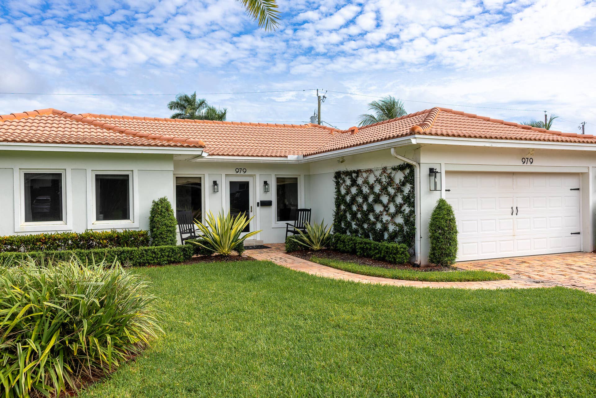 979 SW 13TH Drive, Boca Raton, FL 33486 Covered entry and landscaped walkway.