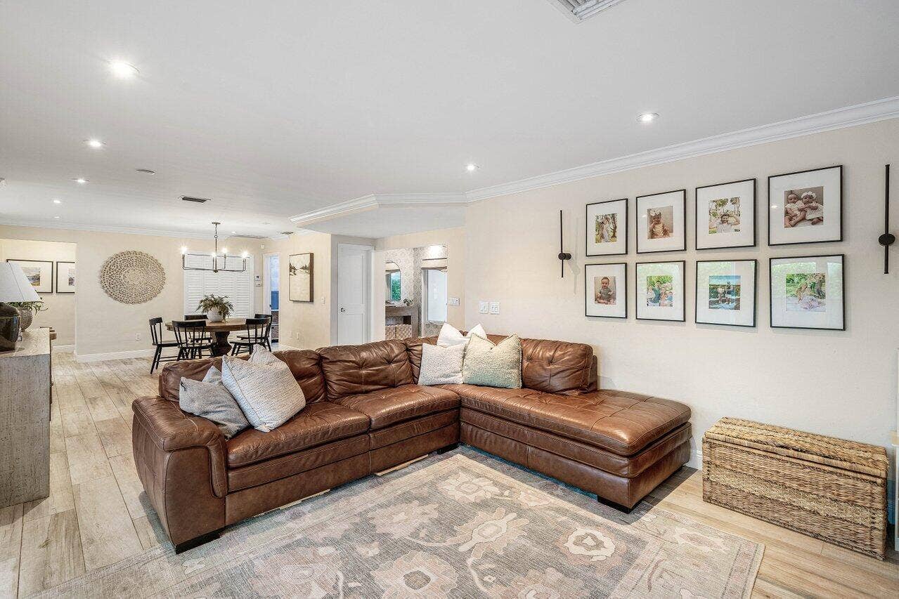 979 SW 13TH Drive, Boca Raton, FL 33486 Open layout connects to dining.