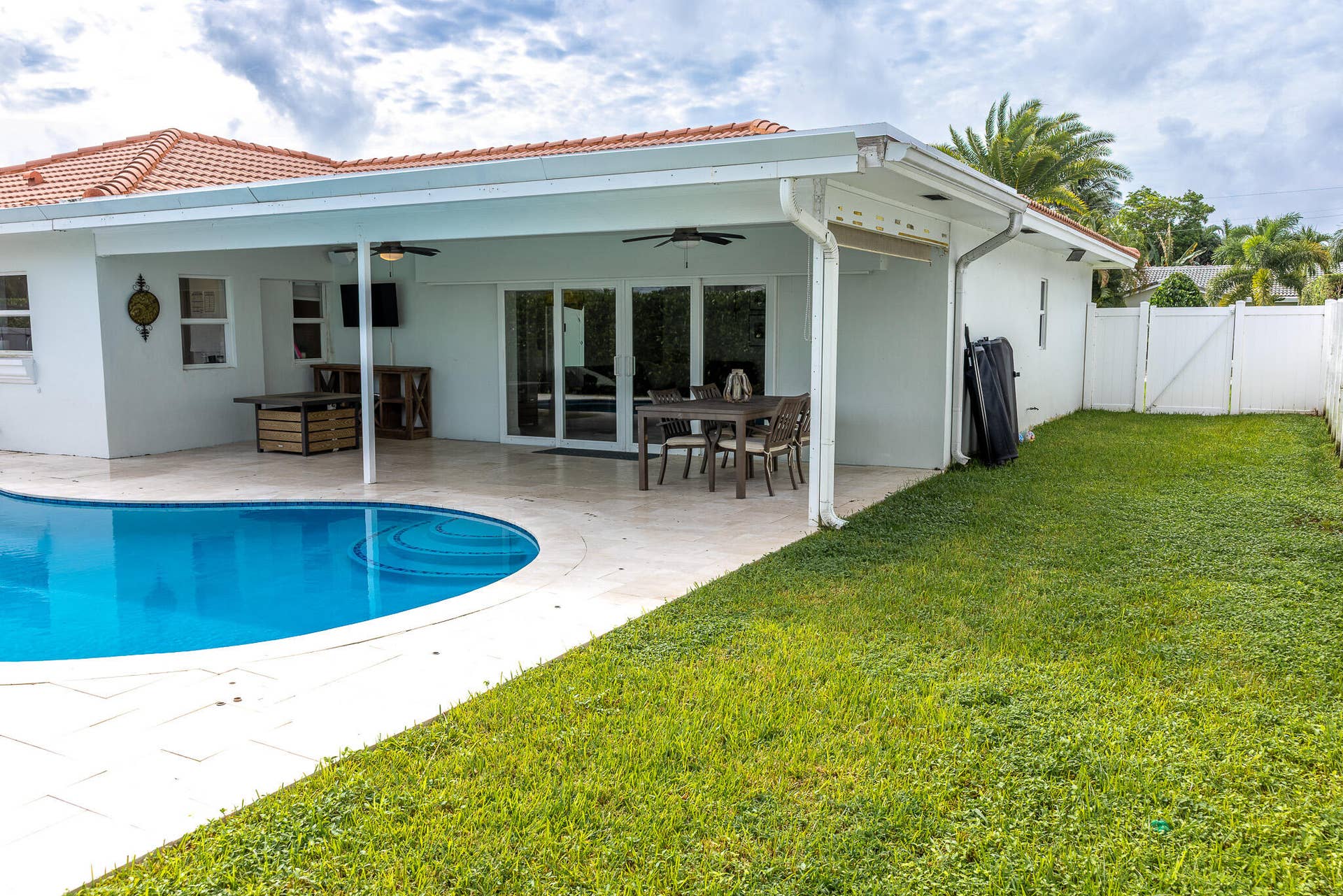 979 SW 13TH Drive, Boca Raton, FL 33486 Side Yard