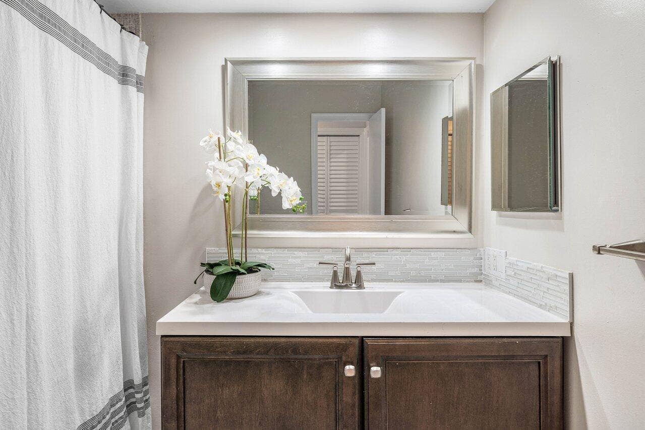 979 SW 13TH Drive, Boca Raton, FL 33486 Guest Bath
