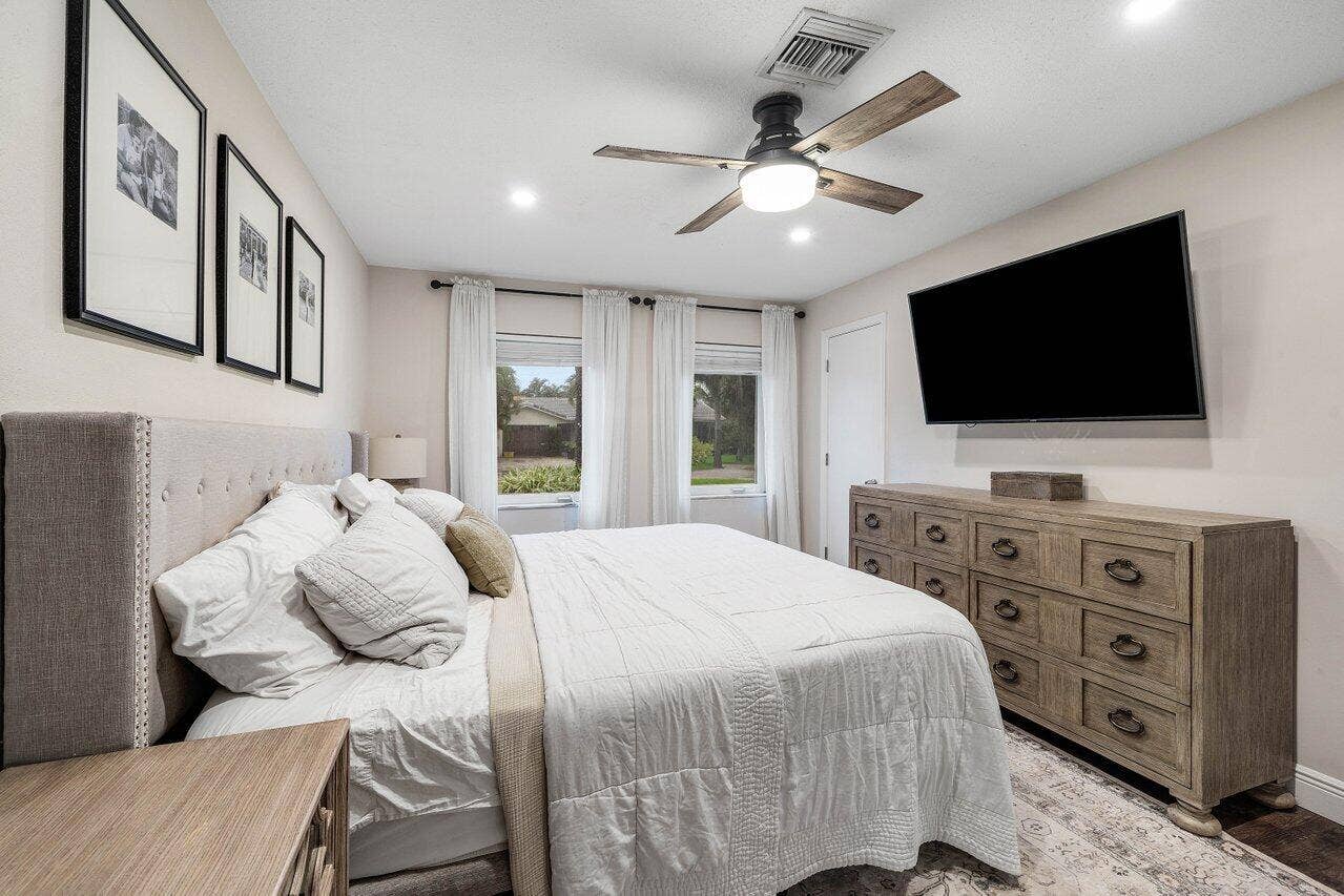 979 SW 13TH Drive, Boca Raton, FL 33486 Large windows bring in natural light.