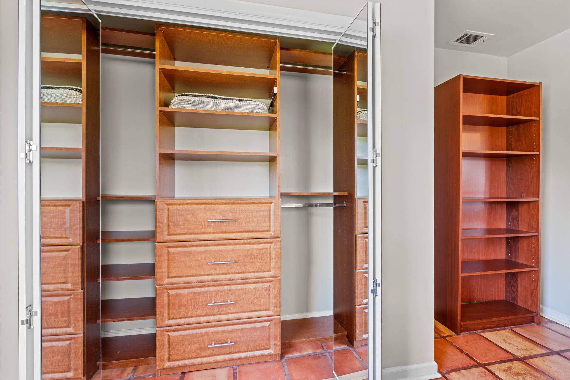 37-web-or-mls-A7408686