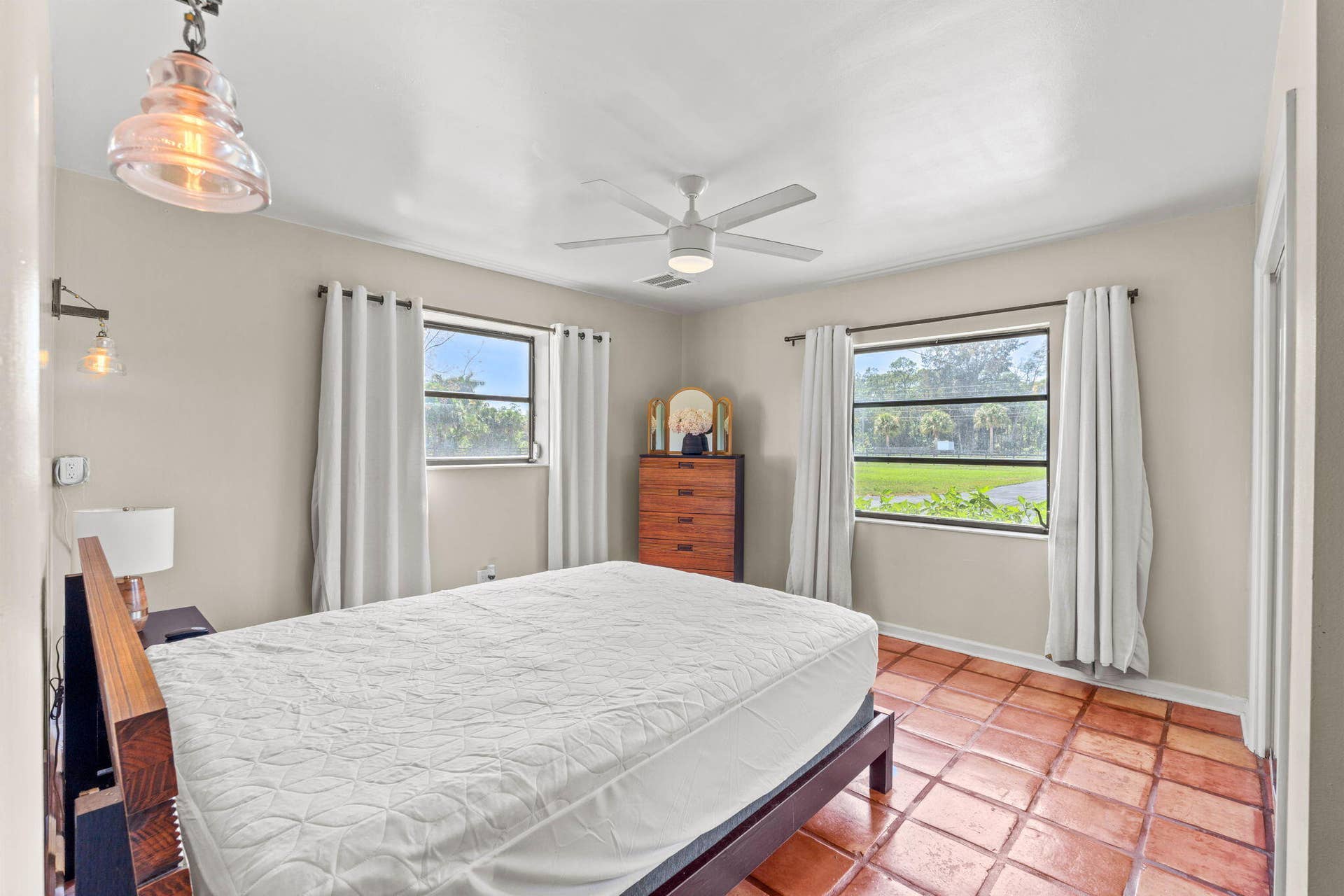 35-web-or-mls-A7408680