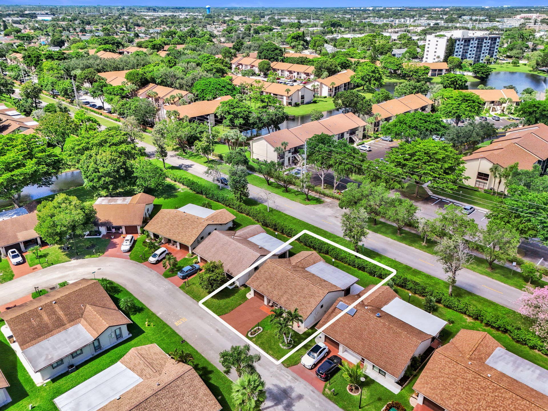 2085 SW 15th Place, Deerfield Beach, FL 33442 6-web-or-mls-CAM_20261004134533_0050_W