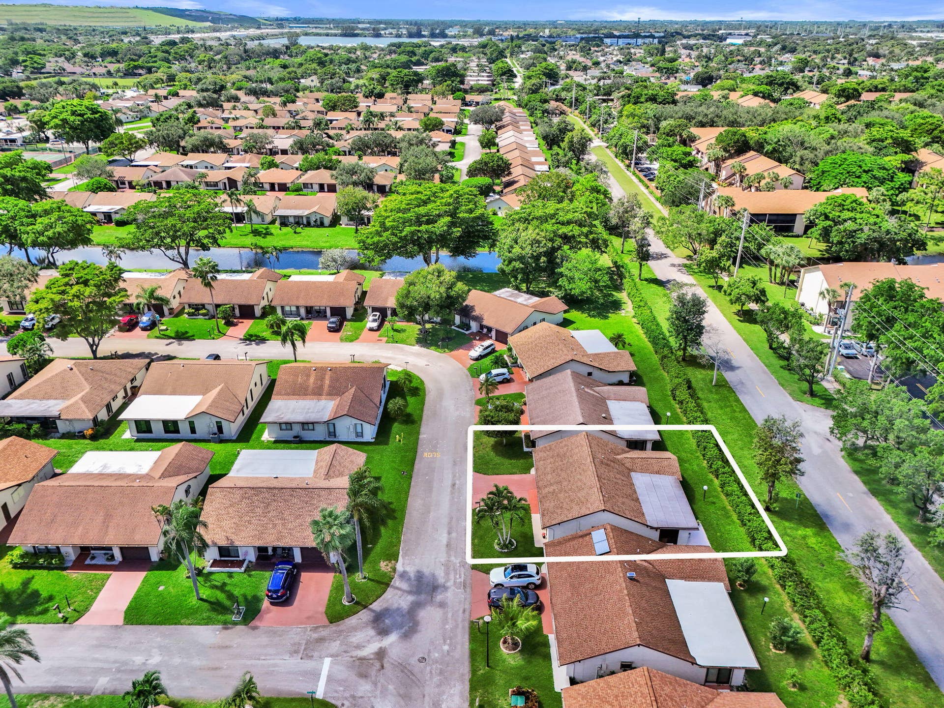 2085 SW 15th Place, Deerfield Beach, FL 33442 5-web-or-mls-CAM_20261004134529_0049_W
