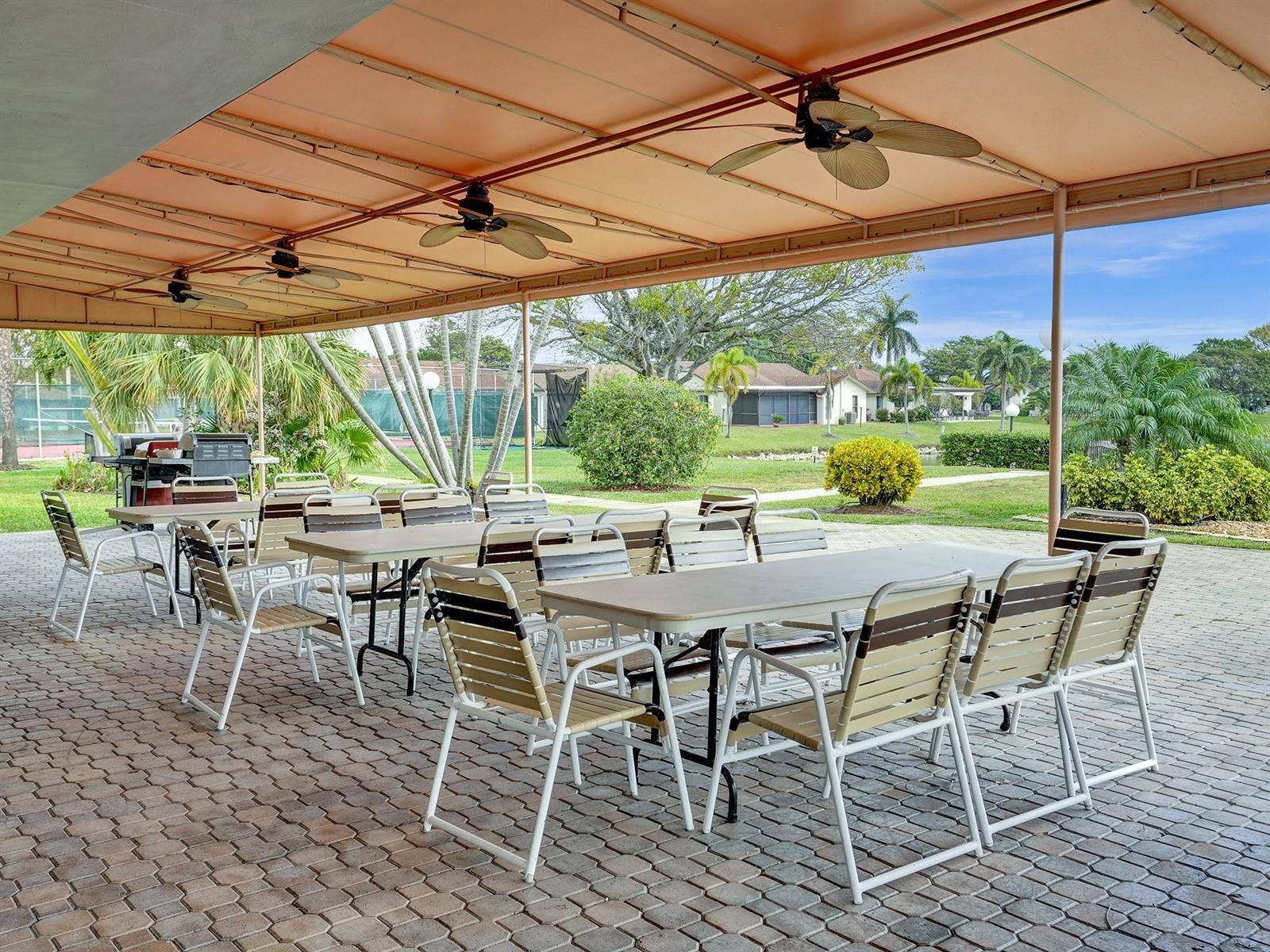 2085 SW 15th Place, Deerfield Beach, FL 33442 Outdoor seating