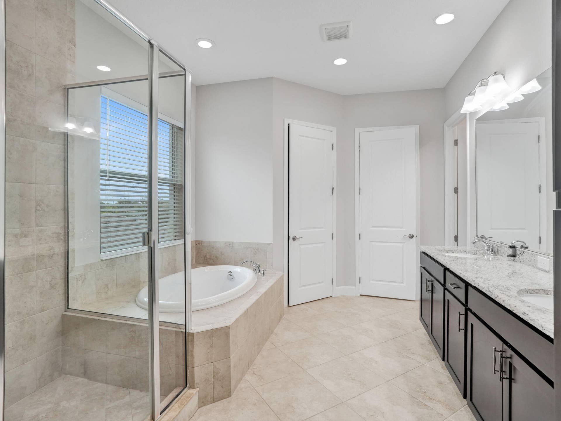 4655 CITRON Way, Westlake, FL 33470 Main bathroom