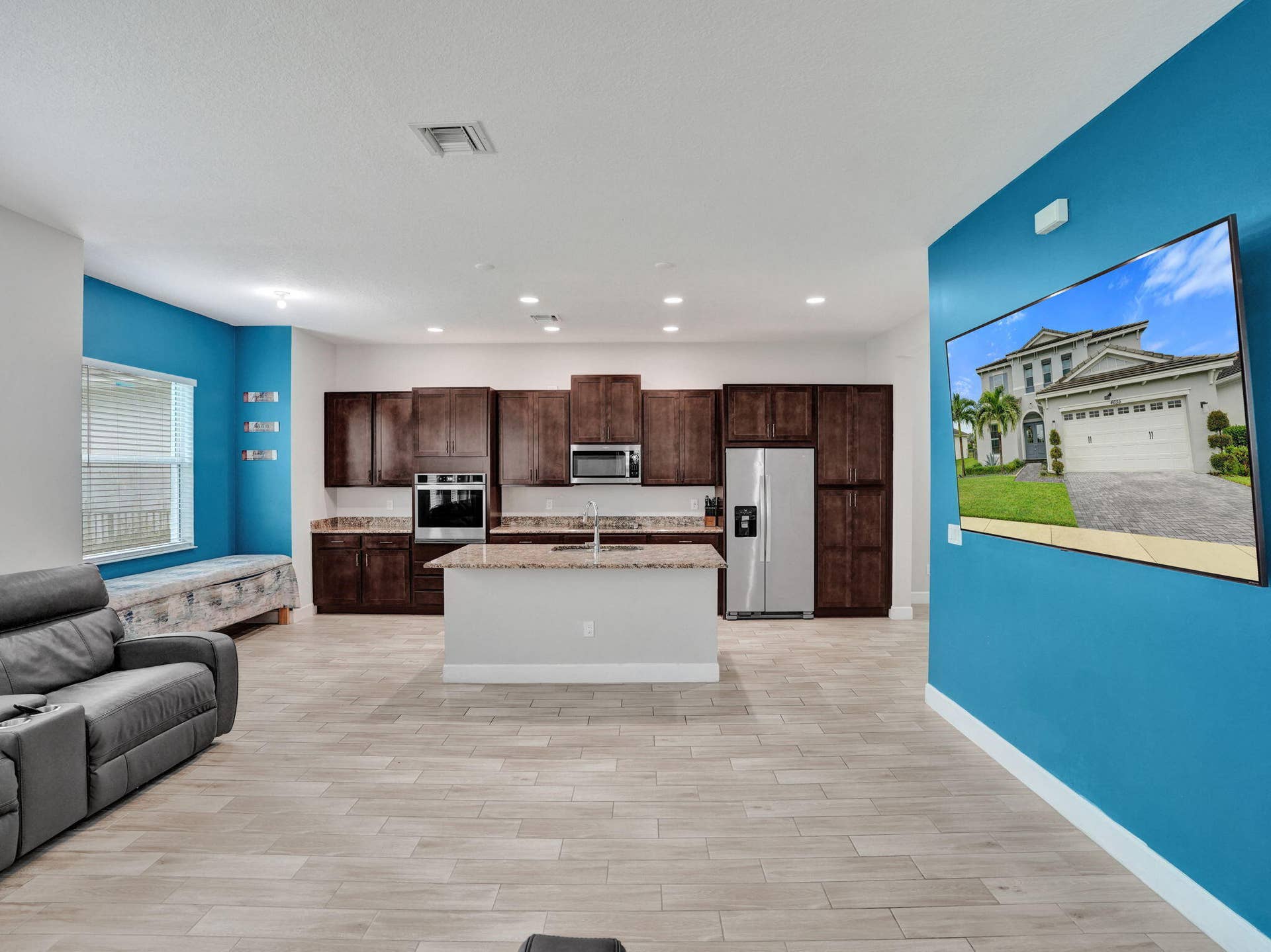 4655 CITRON Way, Westlake, FL 33470 Modern kitchen