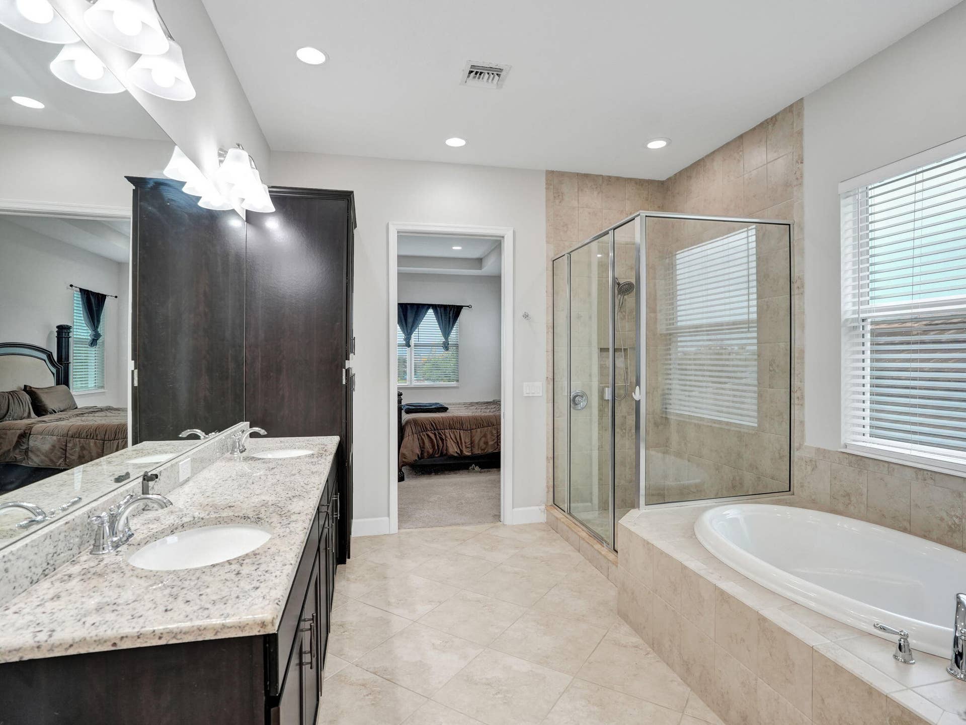 4655 CITRON Way, Westlake, FL 33470 Main bathroom