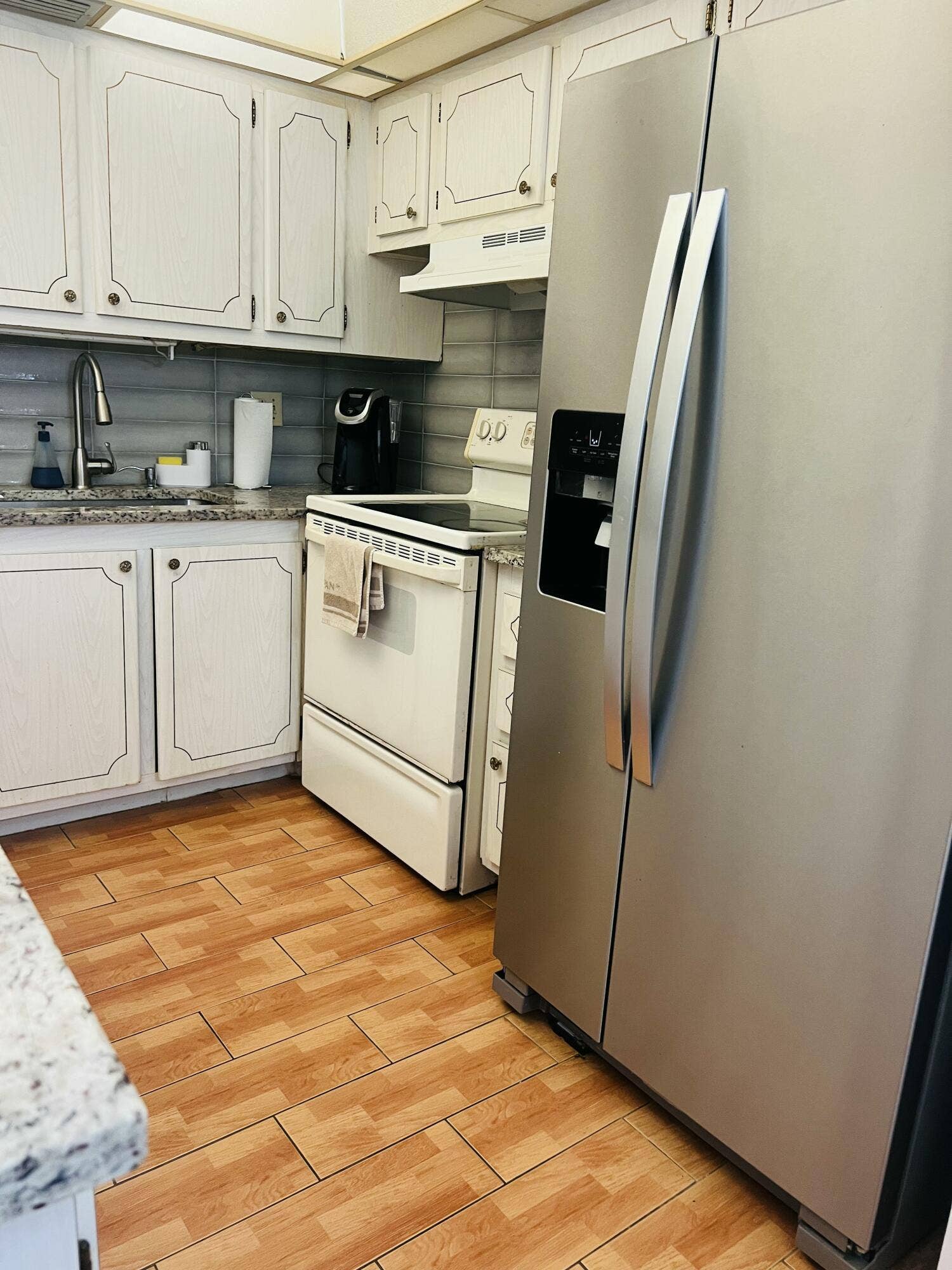 42 COVENTRY B, West Palm Beach, FL 33417 Stainless Steel Appliances