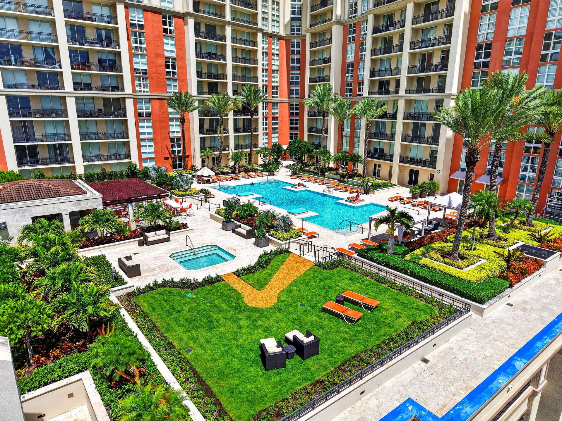 550 OKEECHOBEE Boulevard, #1618, West Palm Beach, West Palm Beach, FL 33401 Expansive courtyard featuring a large swimming pool, integrated spa, and manicured green spaces