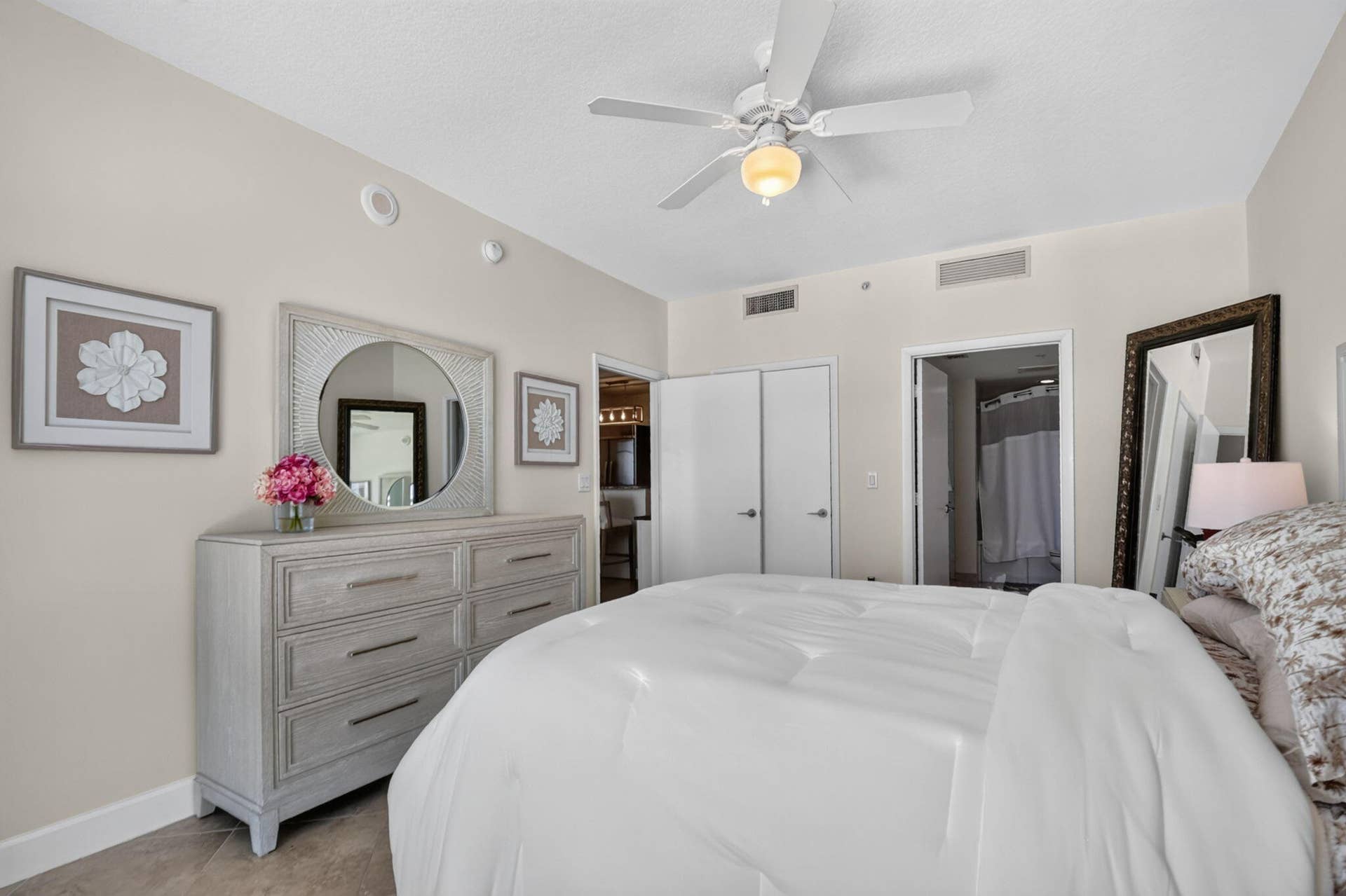 550 OKEECHOBEE Boulevard, #1618, West Palm Beach, West Palm Beach, FL 33401 Recessed lighting, ceiling fan with integrated light, light neutral wall color, and tile flooring