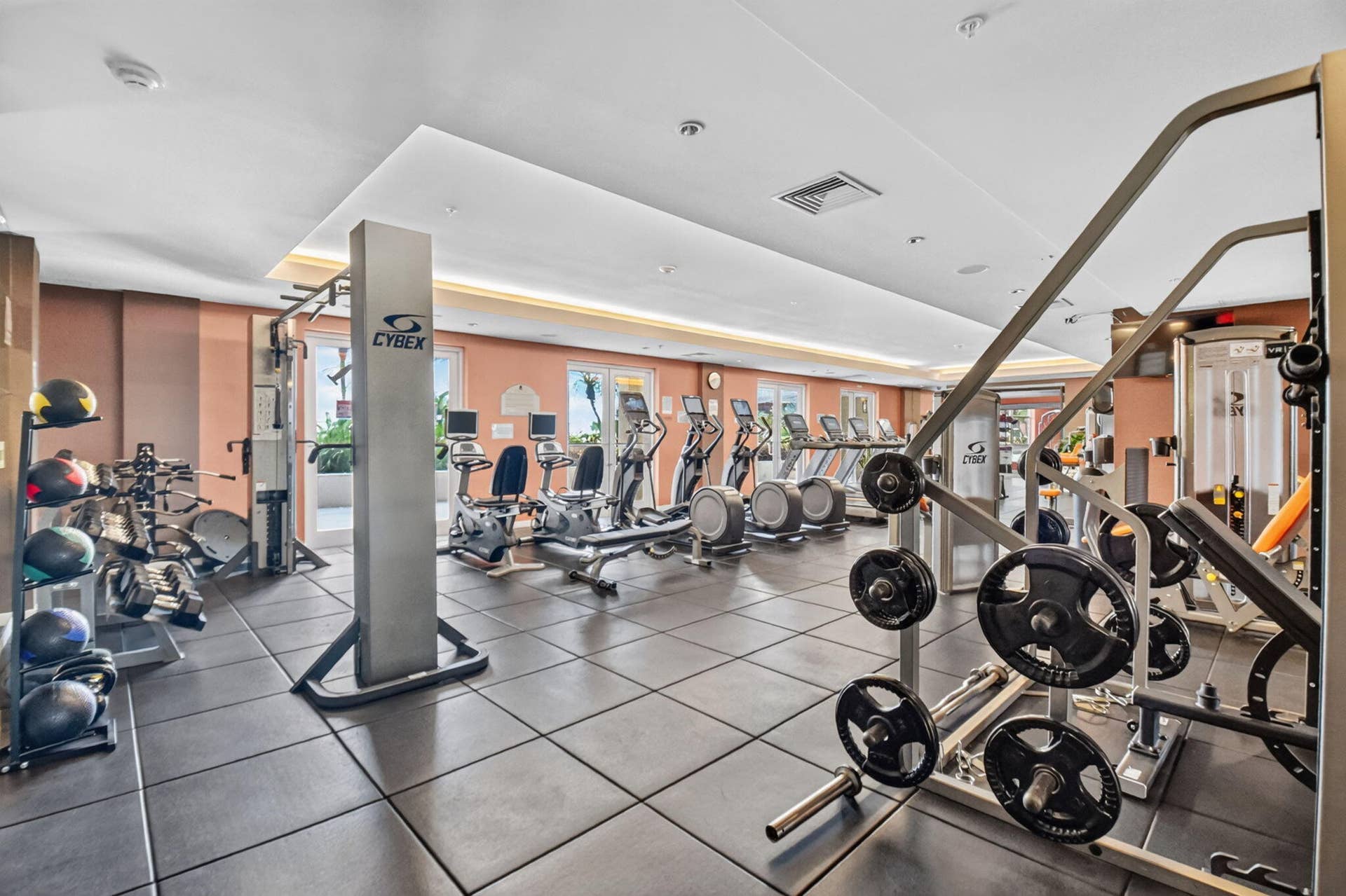 550 OKEECHOBEE Boulevard, #1618, West Palm Beach, West Palm Beach, FL 33401 Fitness center with extensive cardio and strength training equipment