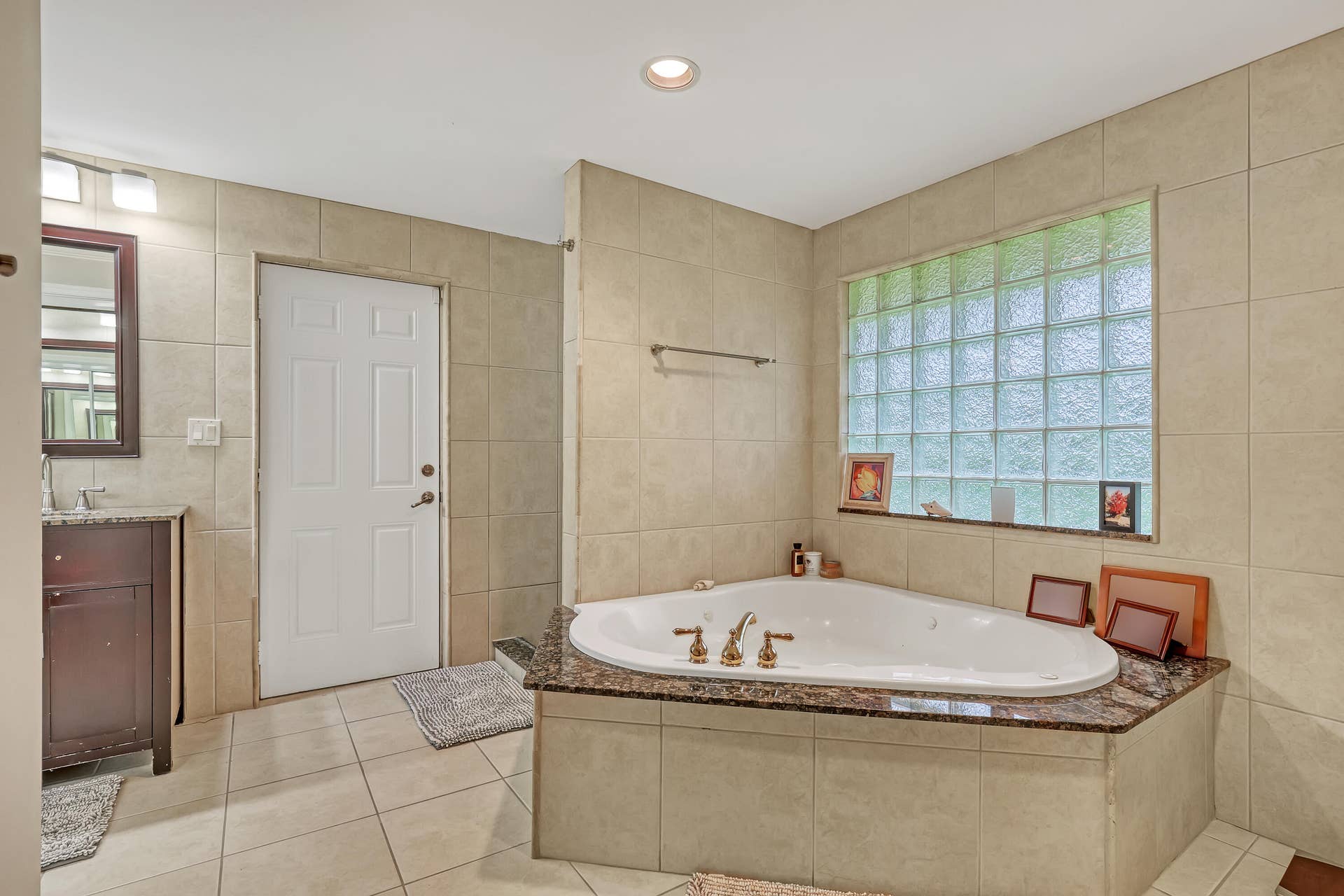 15862 121ST Terrace N, Jupiter, FL 33478 main bath 1 tub to shower 15862 121st Te