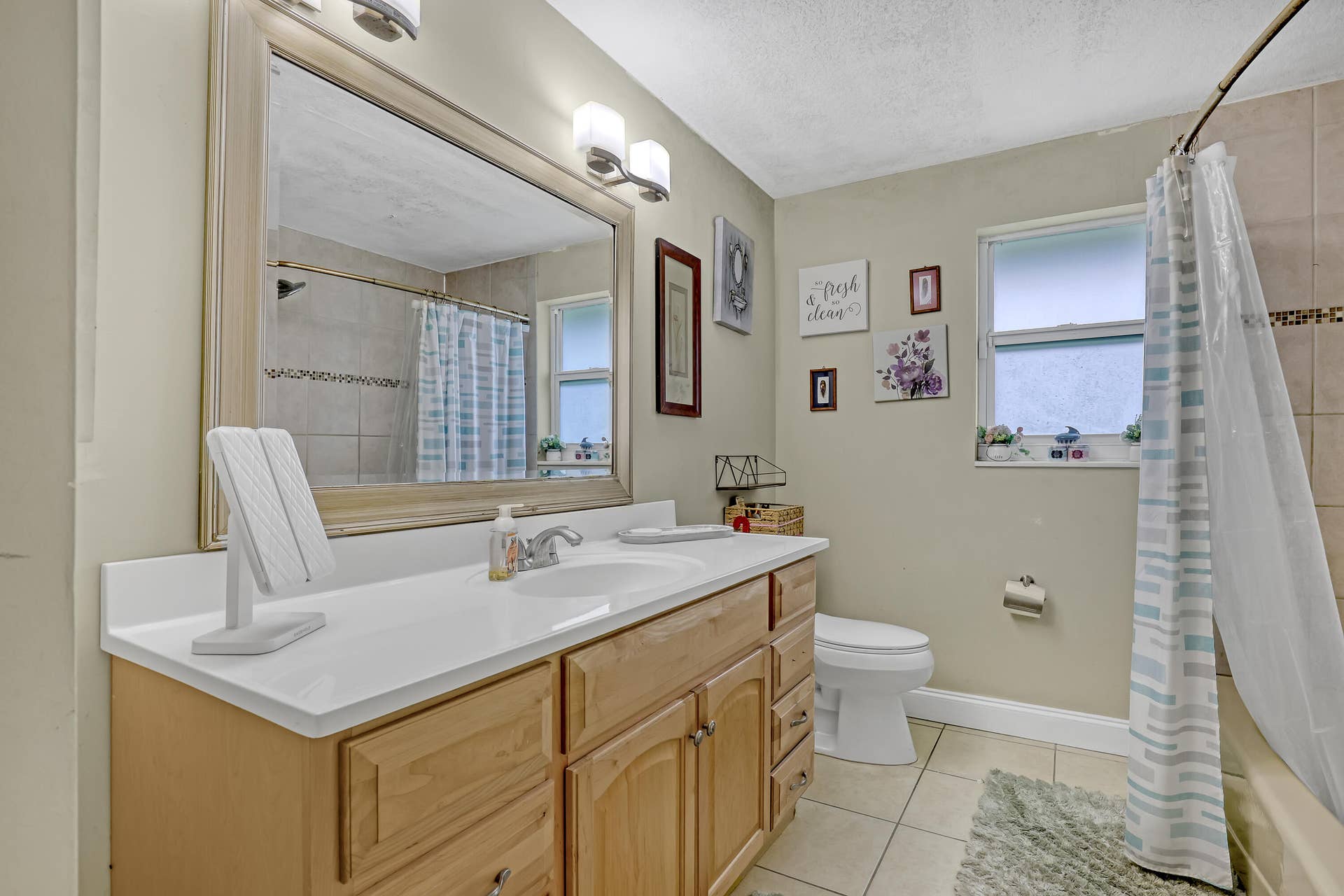 15862 121ST Terrace N, Jupiter, FL 33478 main bath 3 15862 121st Terrace (33)