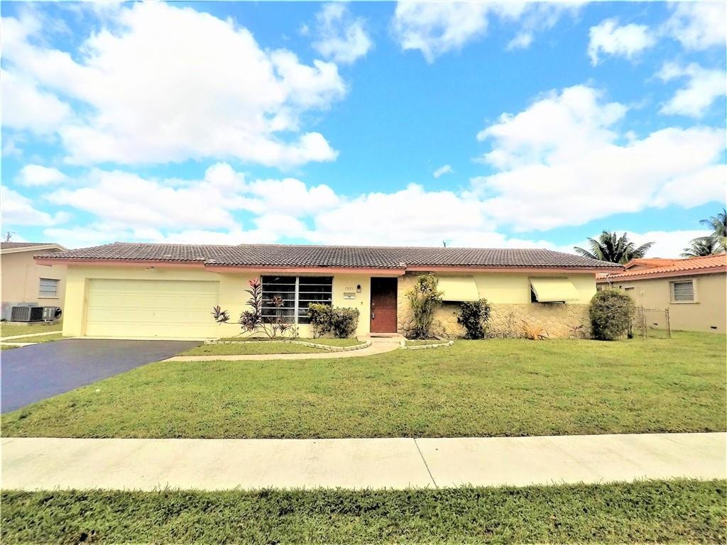 7221 NW 10TH Place, Plantation, FL 33313 Photo 2
