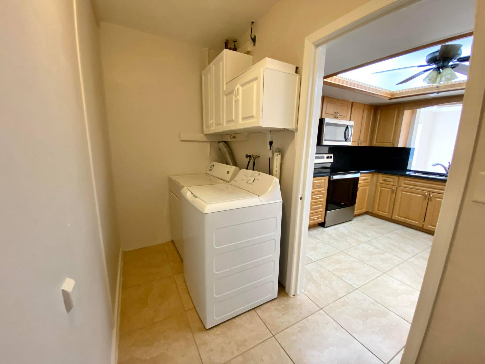 213 NE 9th Avenue, Deerfield Beach, FL 33441 laundry room