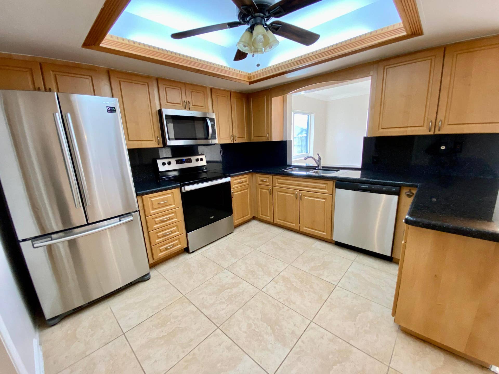 213 NE 9th Avenue, Deerfield Beach, FL 33441 Kitchen