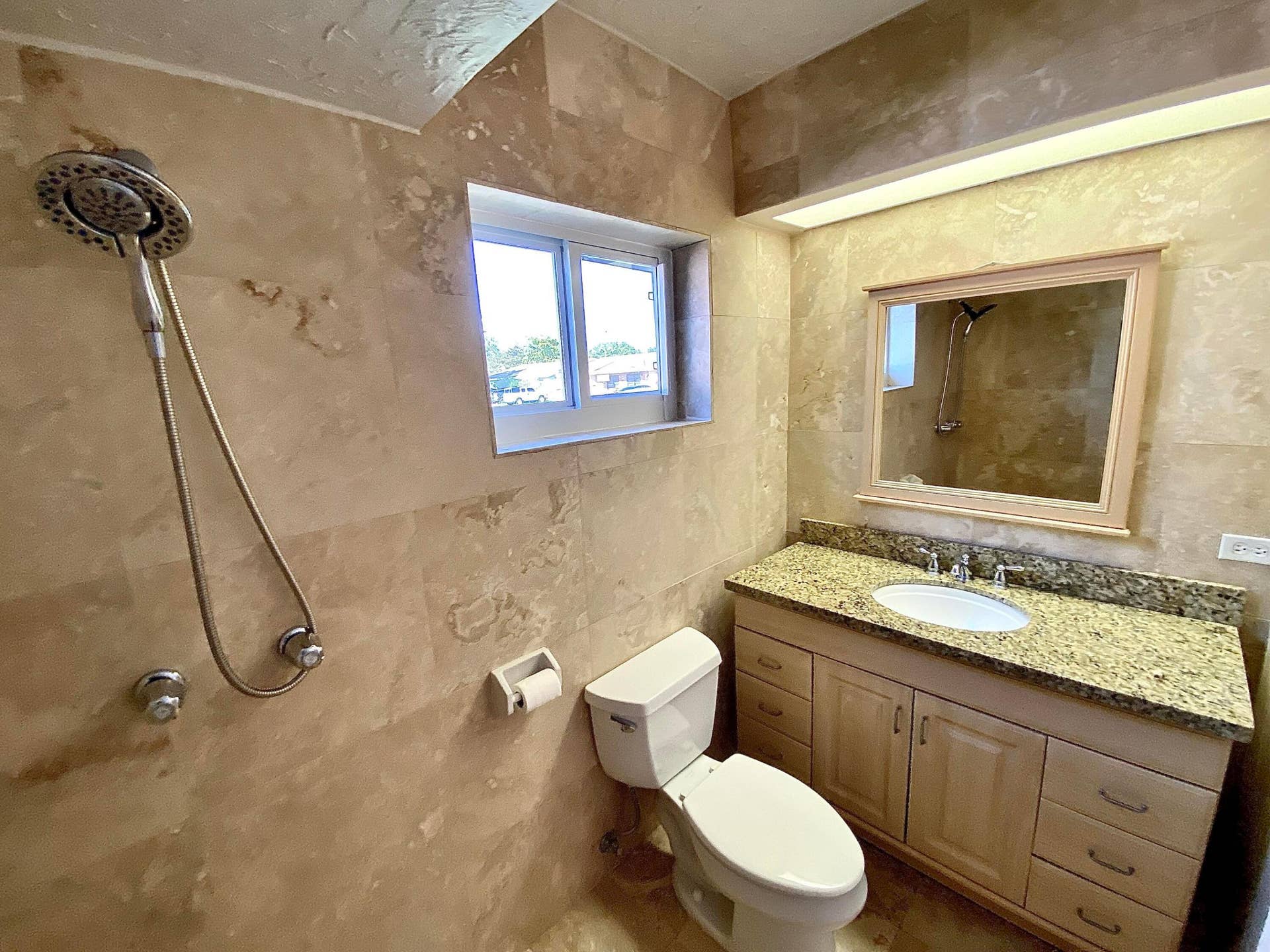 213 NE 9th Avenue, Deerfield Beach, FL 33441 Master Bathroom