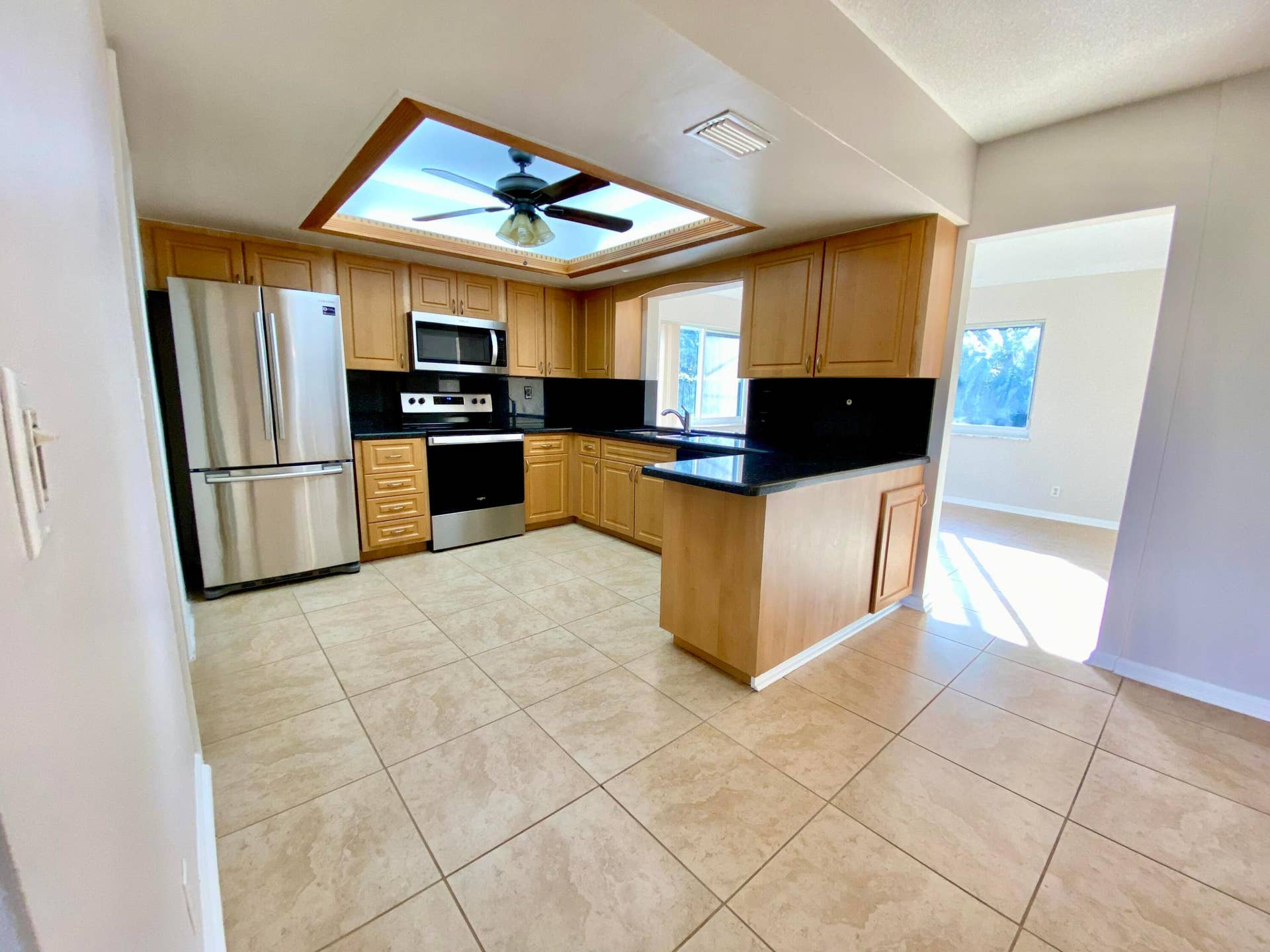 213 NE 9th Avenue, Deerfield Beach, FL 33441 Kitchen