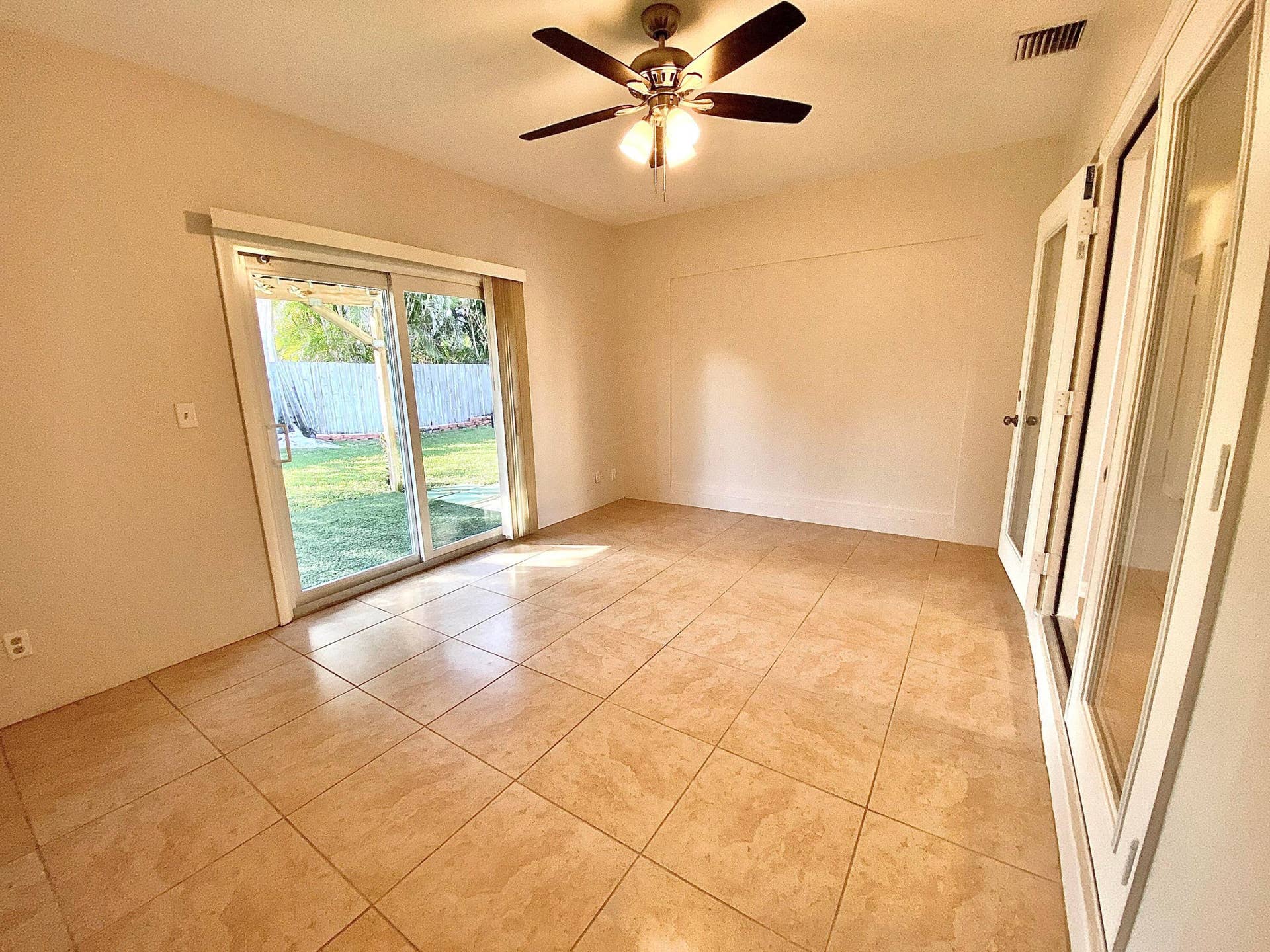 213 NE 9th Avenue, Deerfield Beach, FL 33441 Florida Room