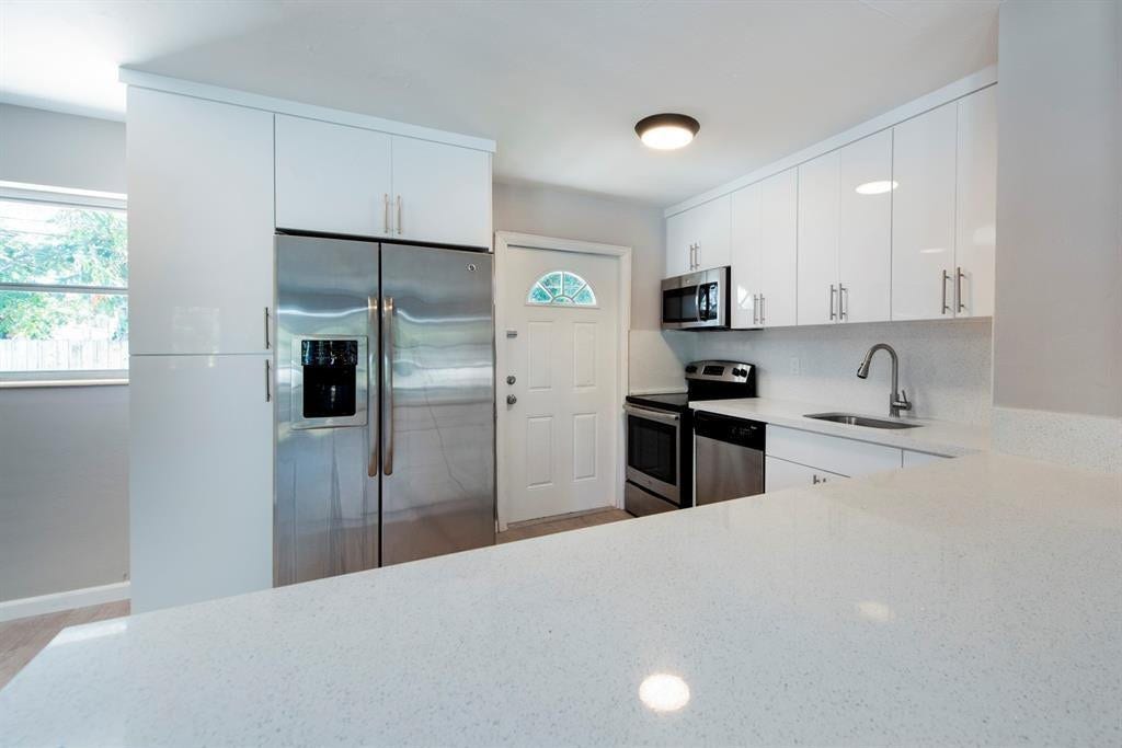 2380 NE 8TH Avenue, Pompano Beach, FL 33064 Photo 3