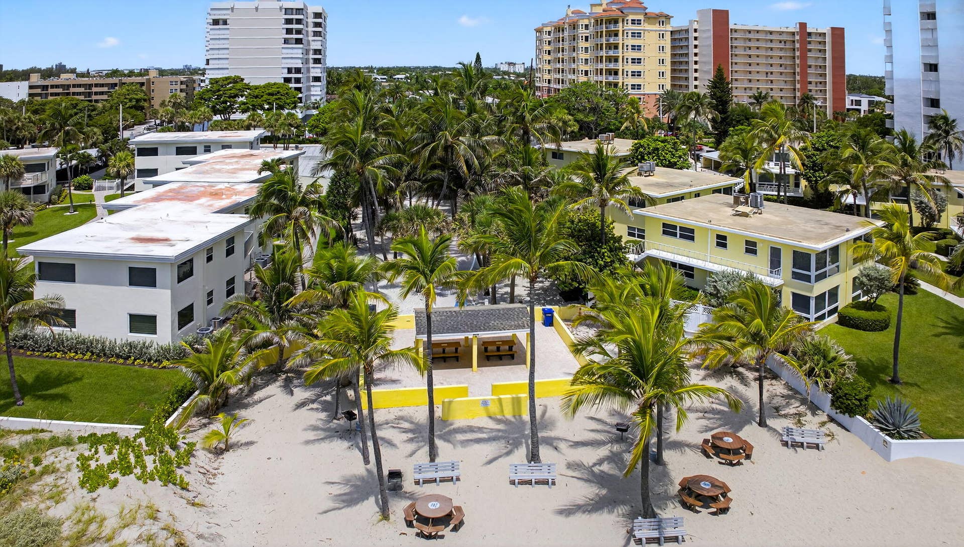 El Mar Beach Club