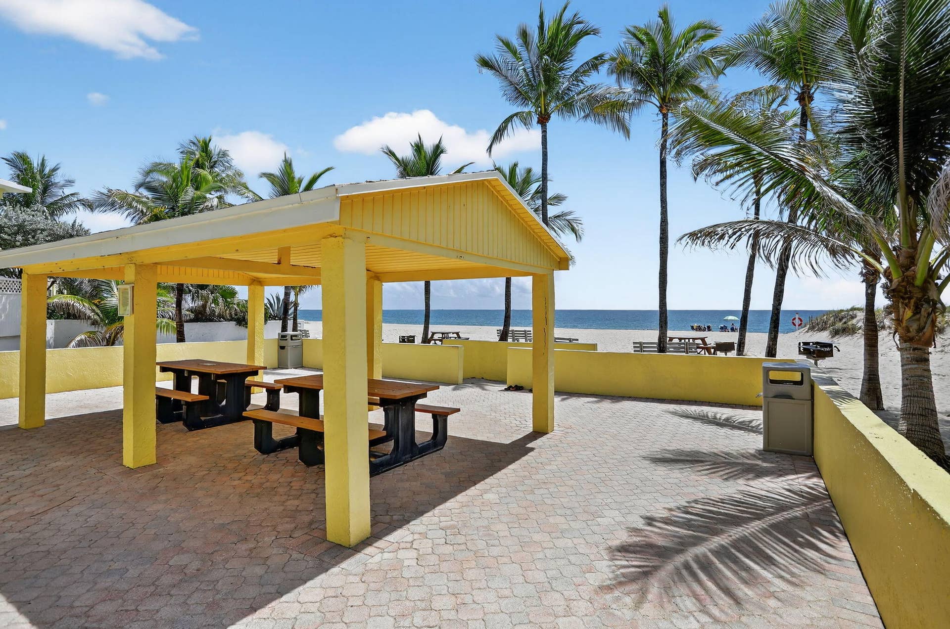 El Mar Beach Club
