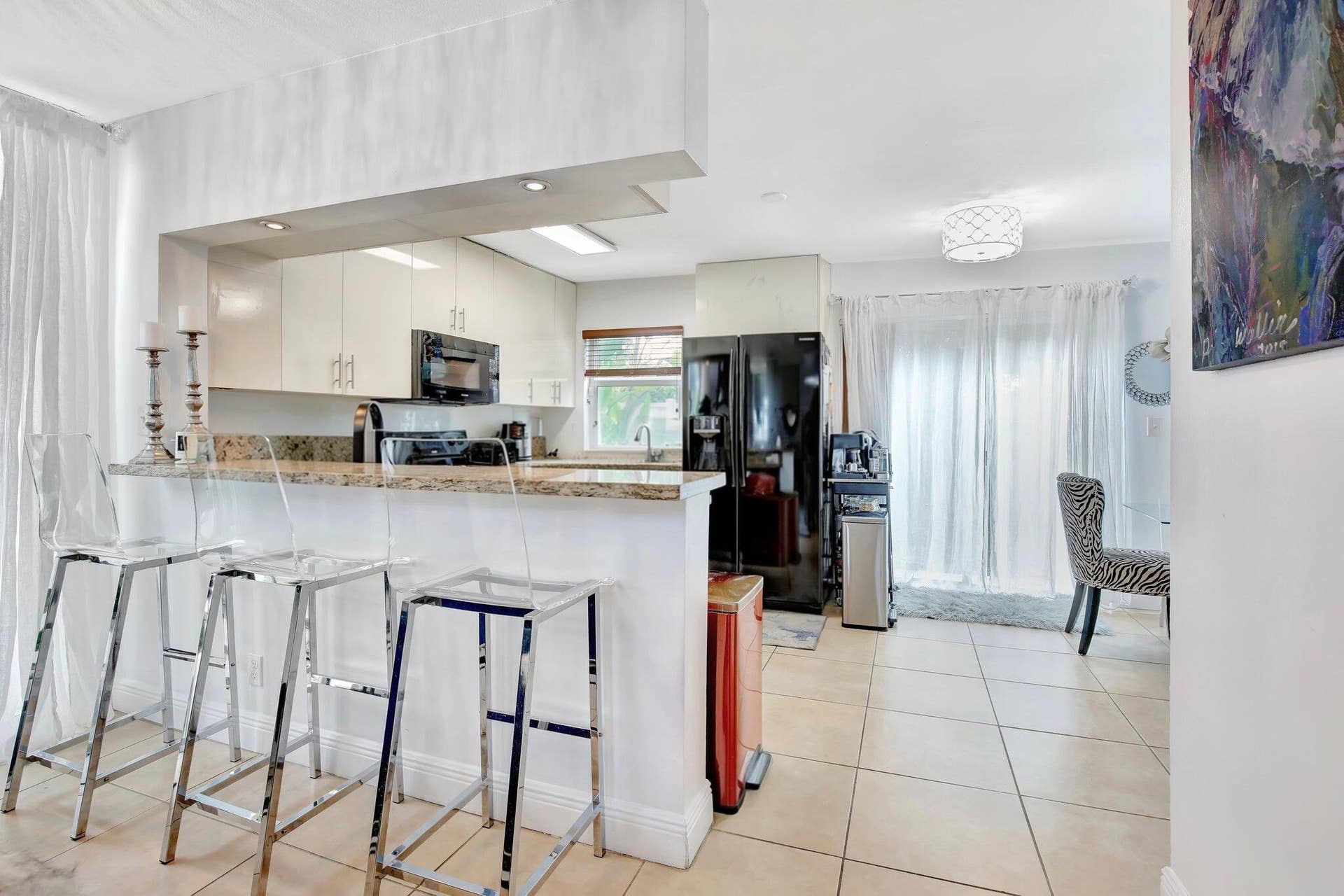 9919 NW 2nd Street, Plantation, FL 33324 Kitchen & Bar