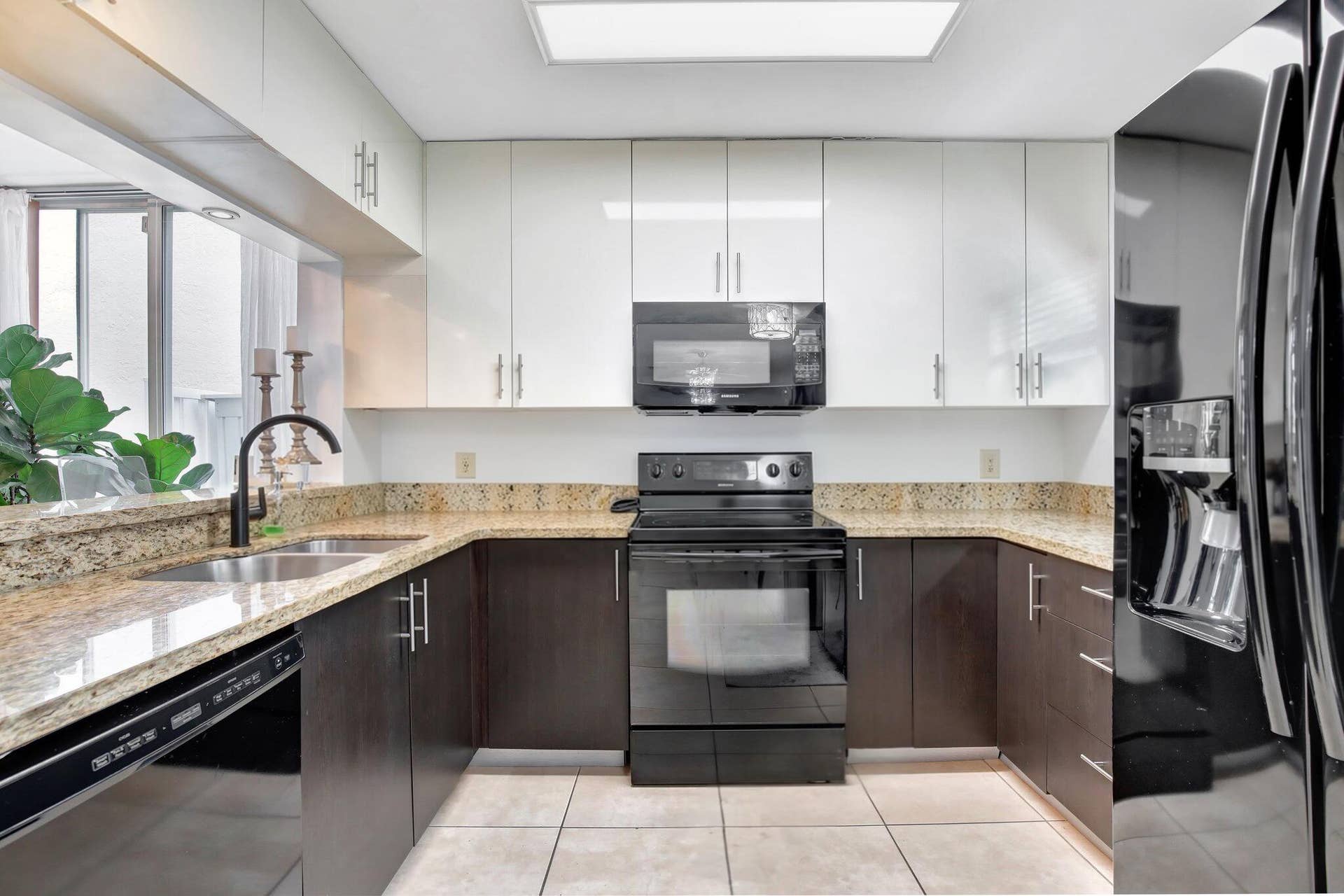 9919 NW 2nd Street, Plantation, FL 33324 Kitchen