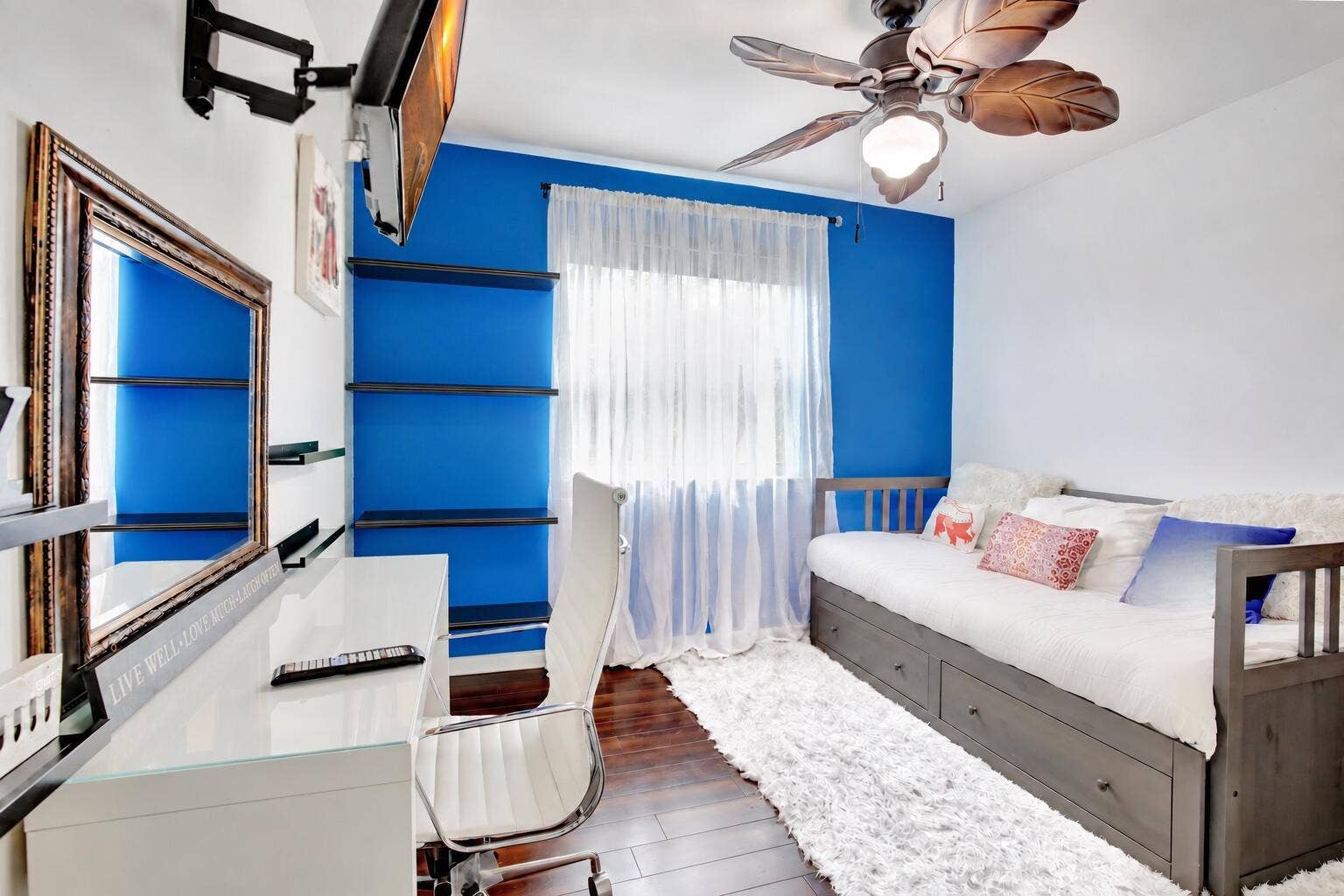 9919 NW 2nd Street, Plantation, FL 33324 Blue Room 1