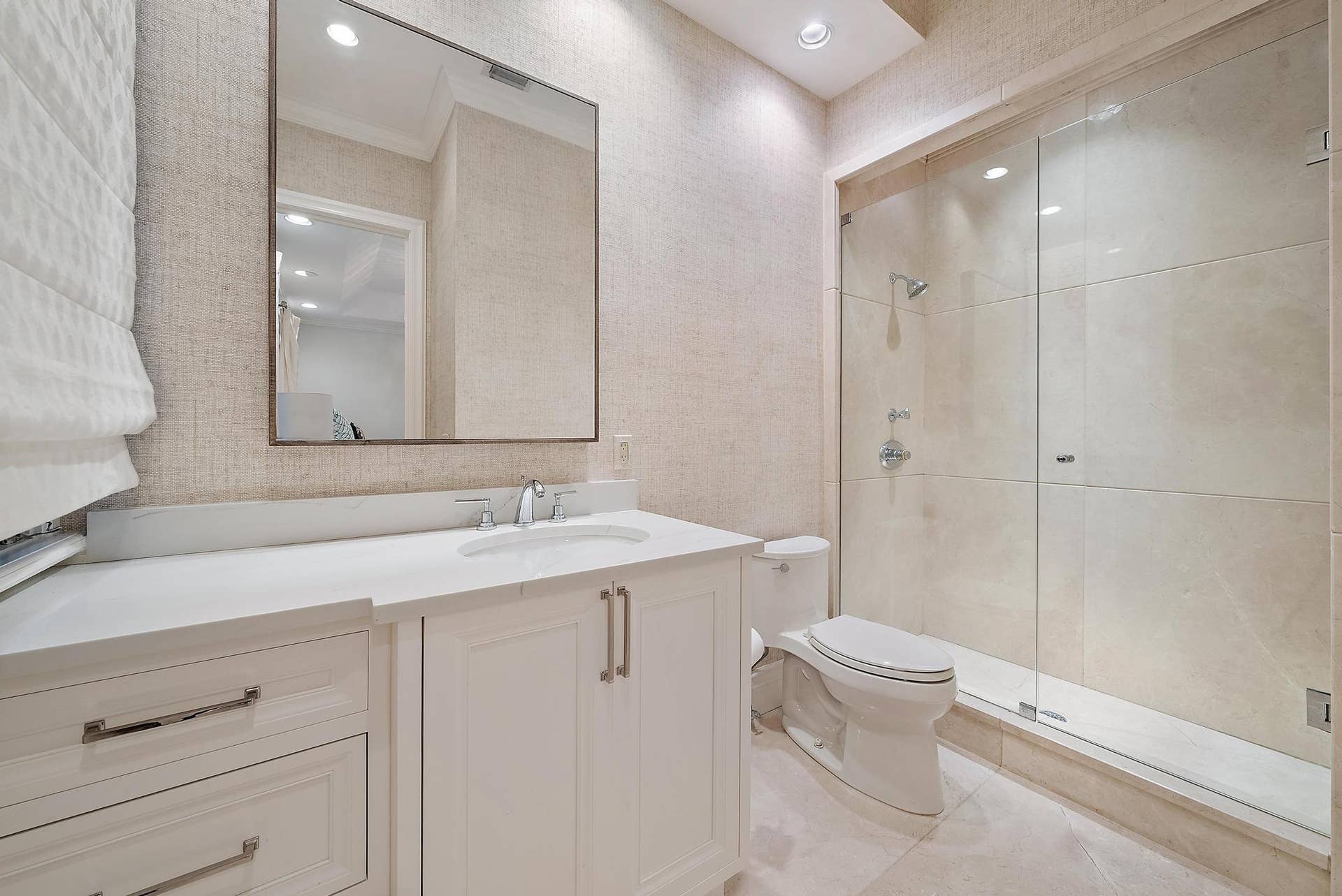 193 Spyglass Court, Jupiter, FL 33477 Guest Bathroom