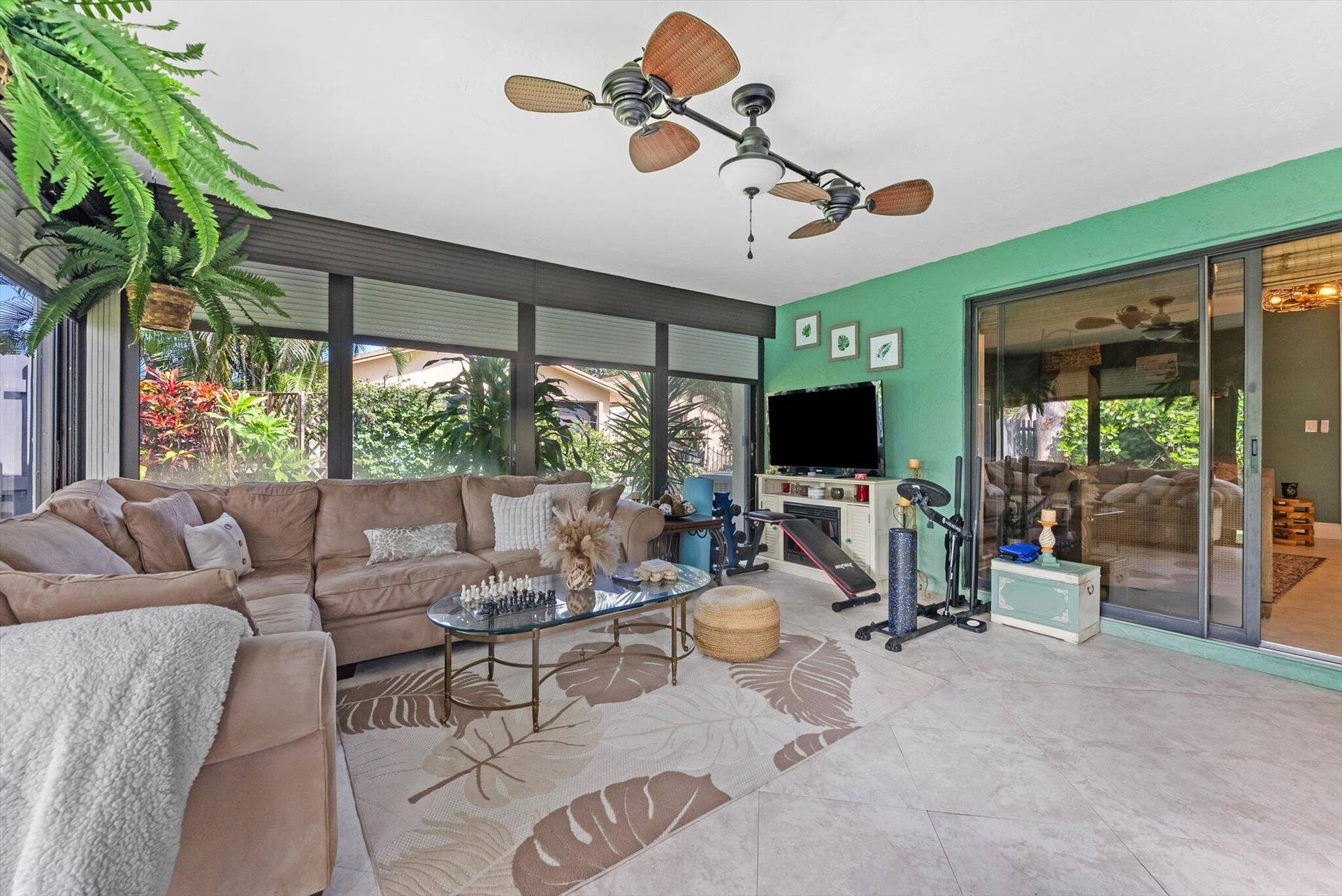 819 NW 25th Avenue, Delray Beach, FL 33445 Air Conditioned Florida Room