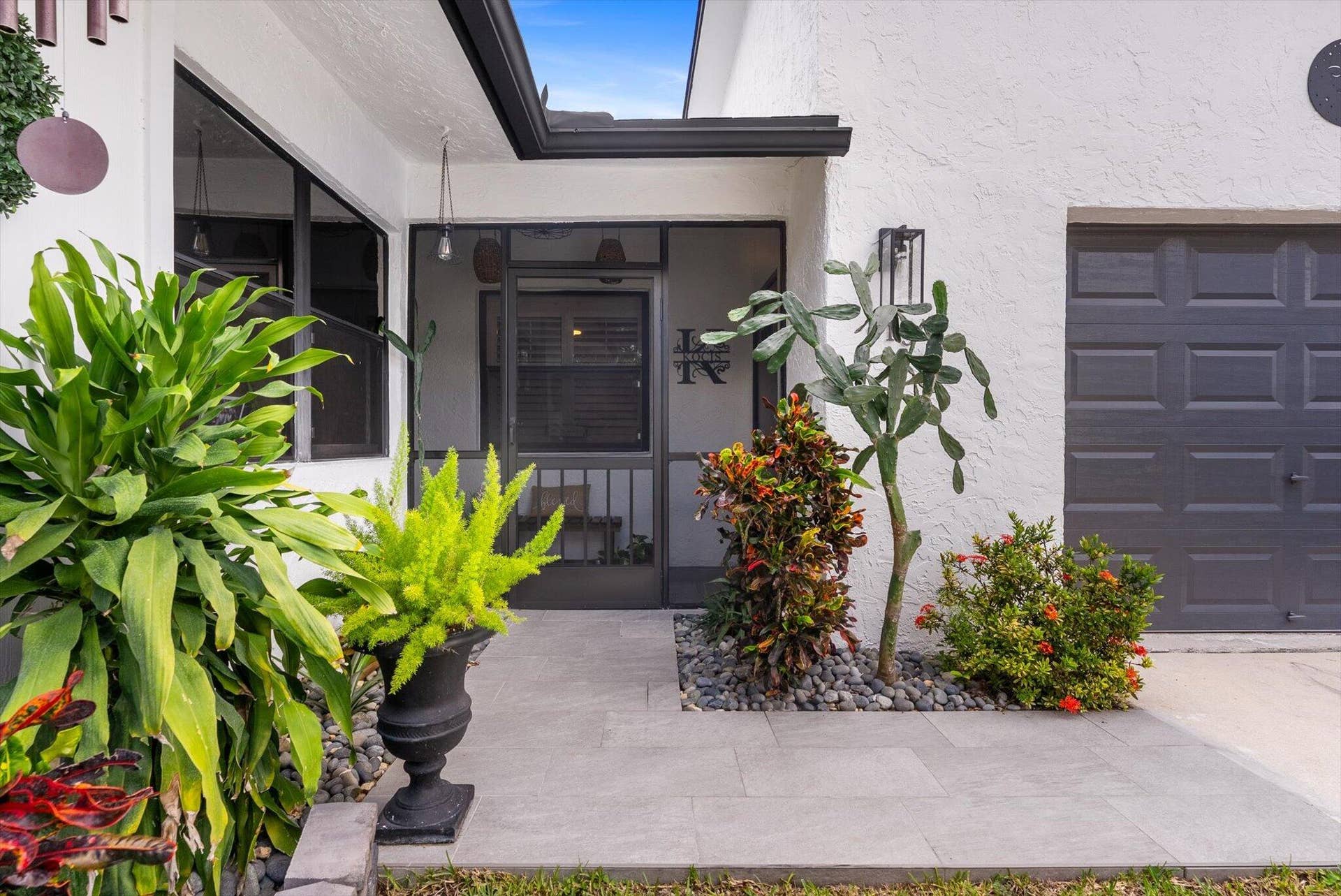 819 NW 25th Avenue, Delray Beach, FL 33445 Covered and screened foyer entrance