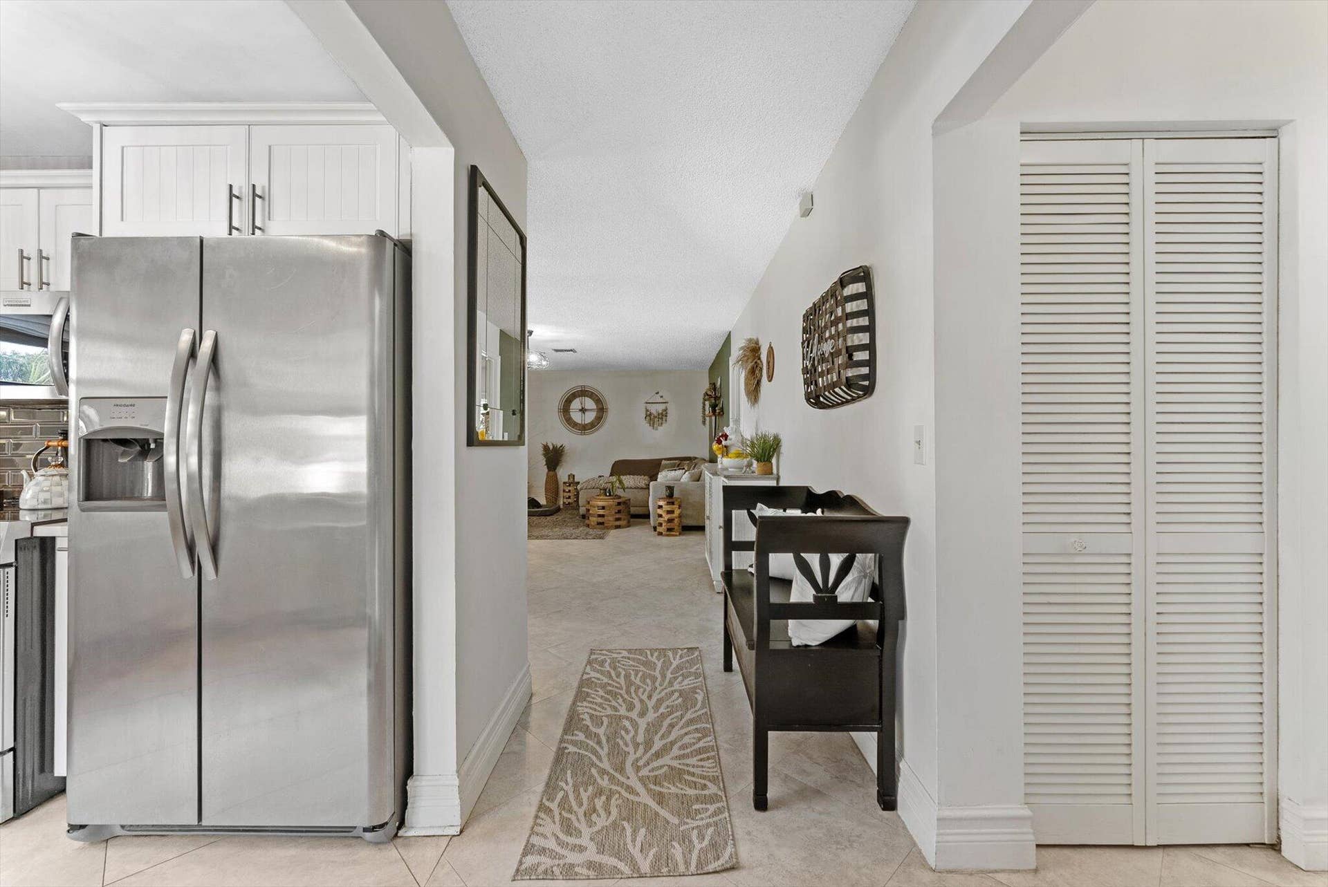 819 NW 25th Avenue, Delray Beach, FL 33445 Recently updated kitchen