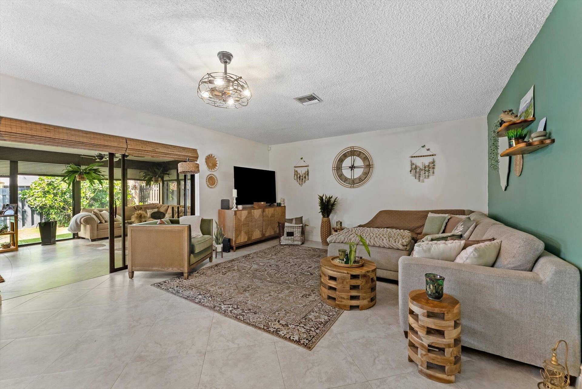 819 NW 25th Avenue, Delray Beach, FL 33445 Living Space
