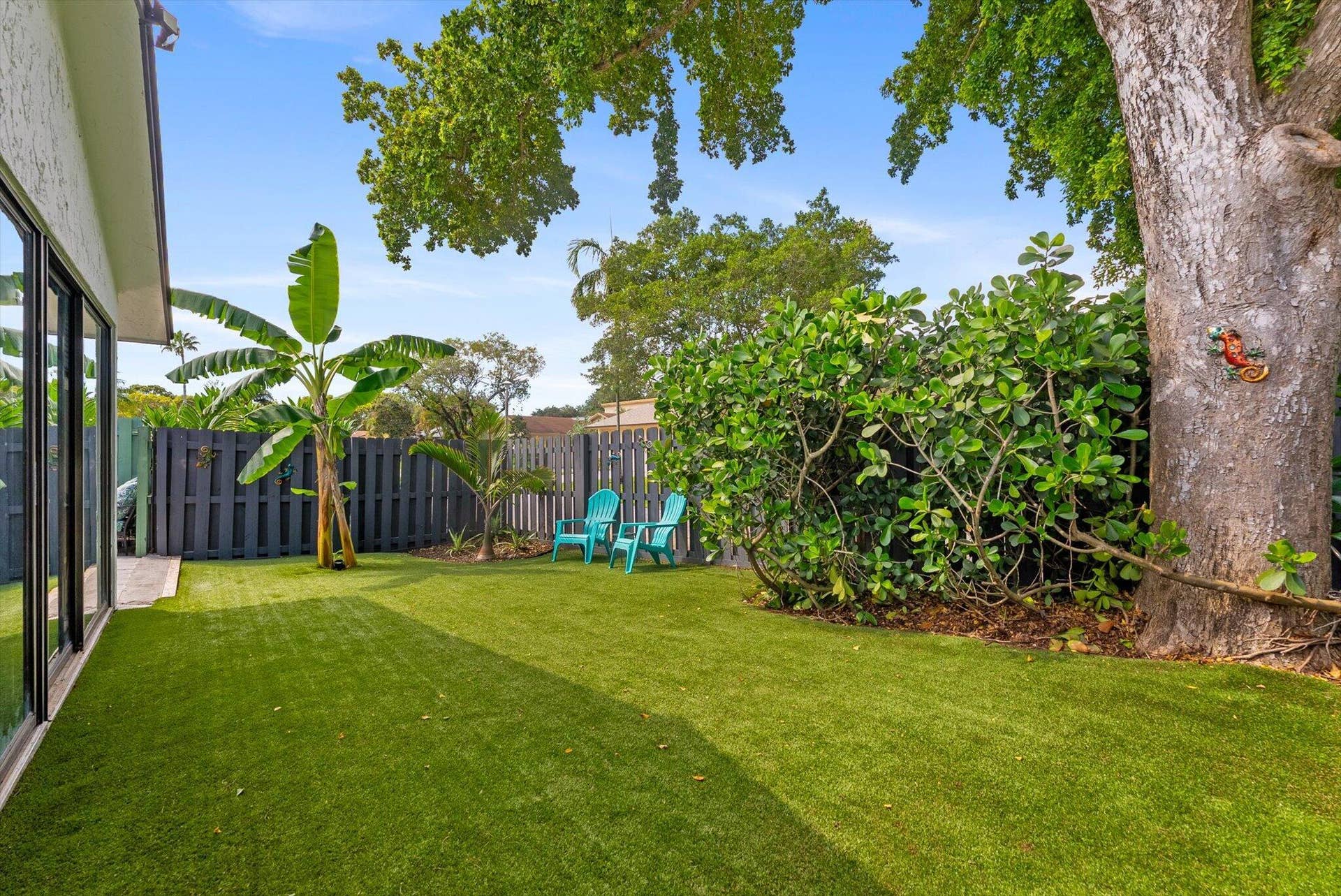 819 NW 25th Avenue, Delray Beach, FL 33445 Fully Fenced Outdoor living space