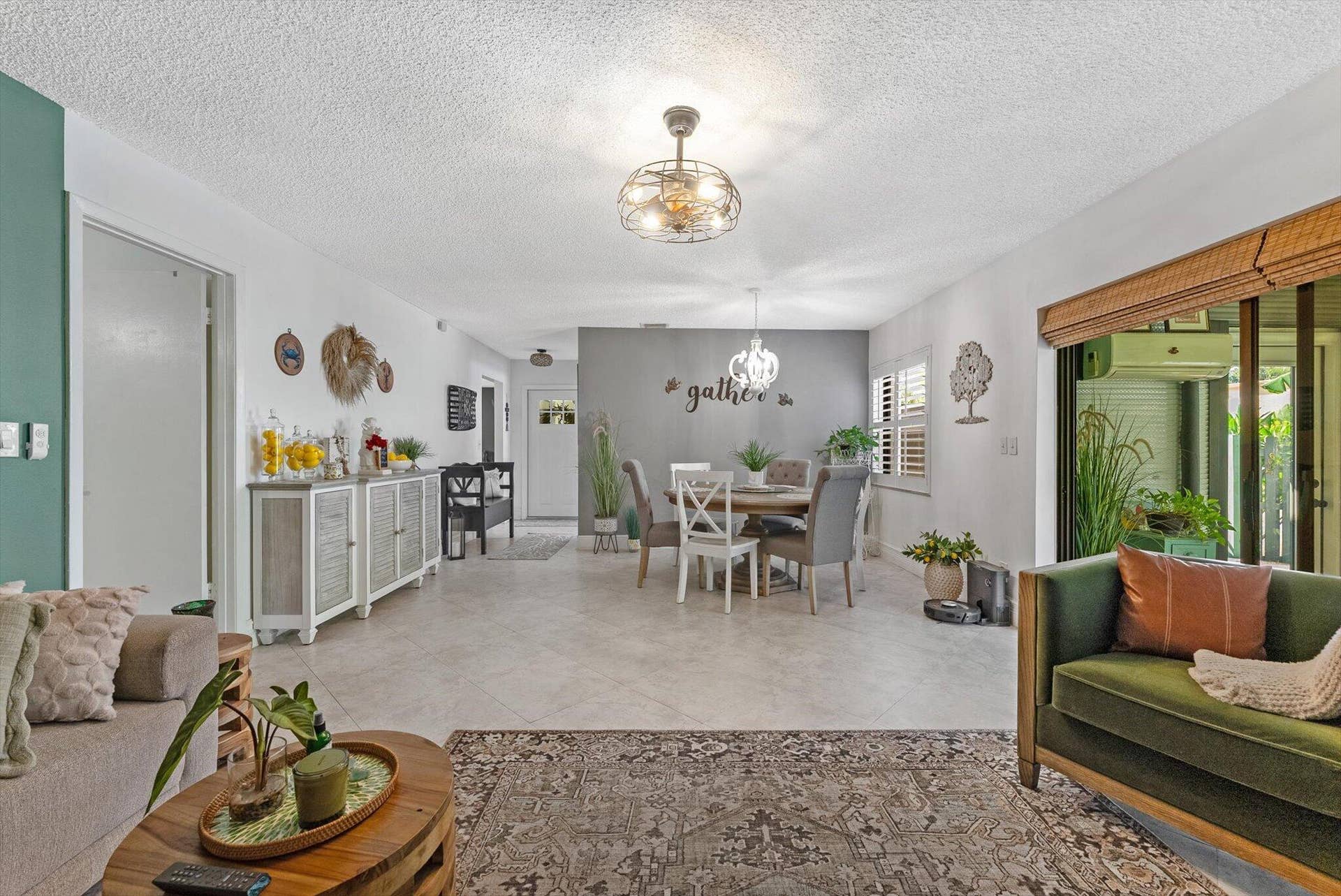819 NW 25th Avenue, Delray Beach, FL 33445 Living Space
