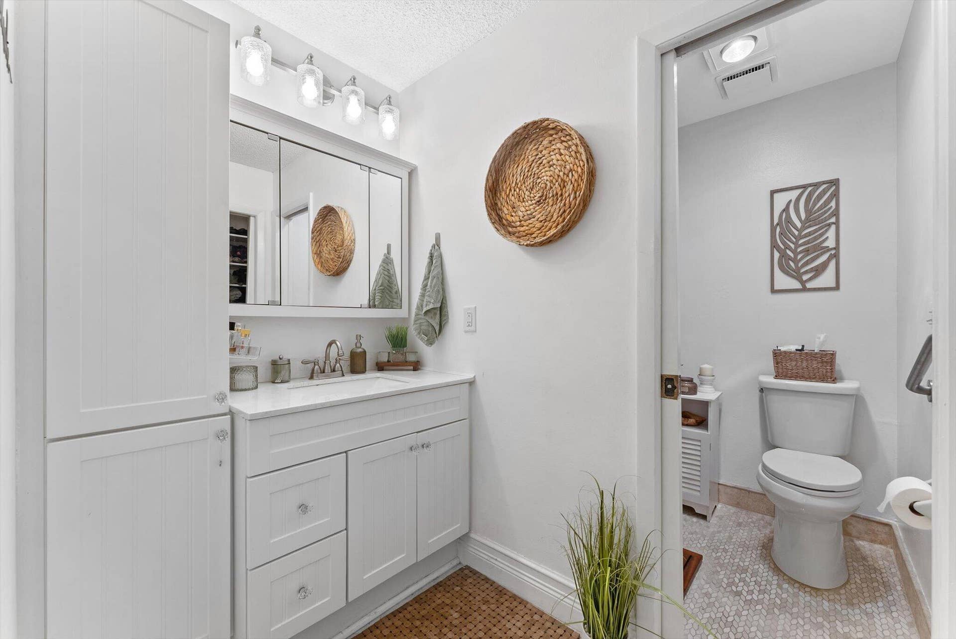 819 NW 25th Avenue, Delray Beach, FL 33445 Primary Bath