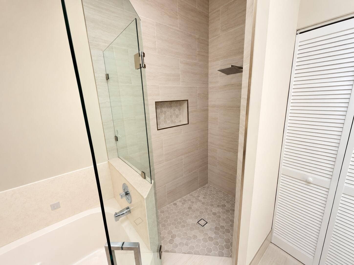 8045 COPENHAGEN Way, Boca Raton, Boca Raton, FL 33434 Master bathroom