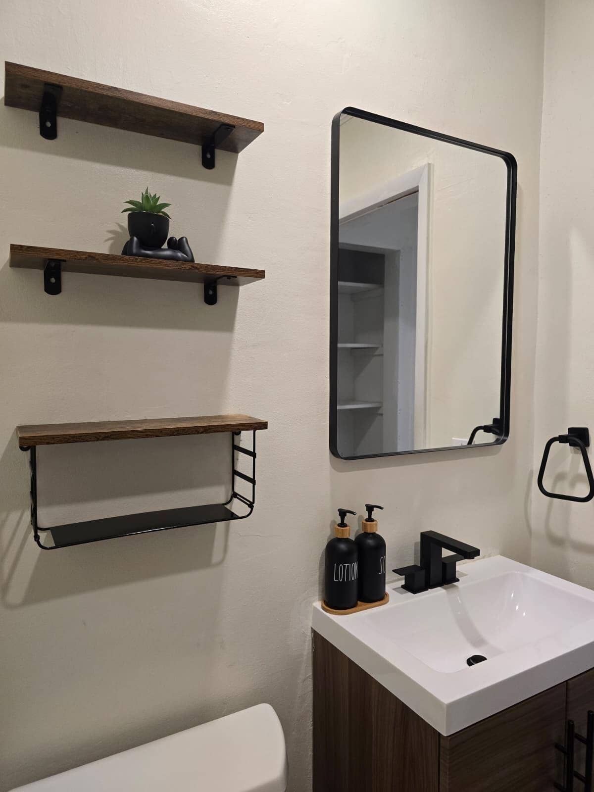 secondary bath