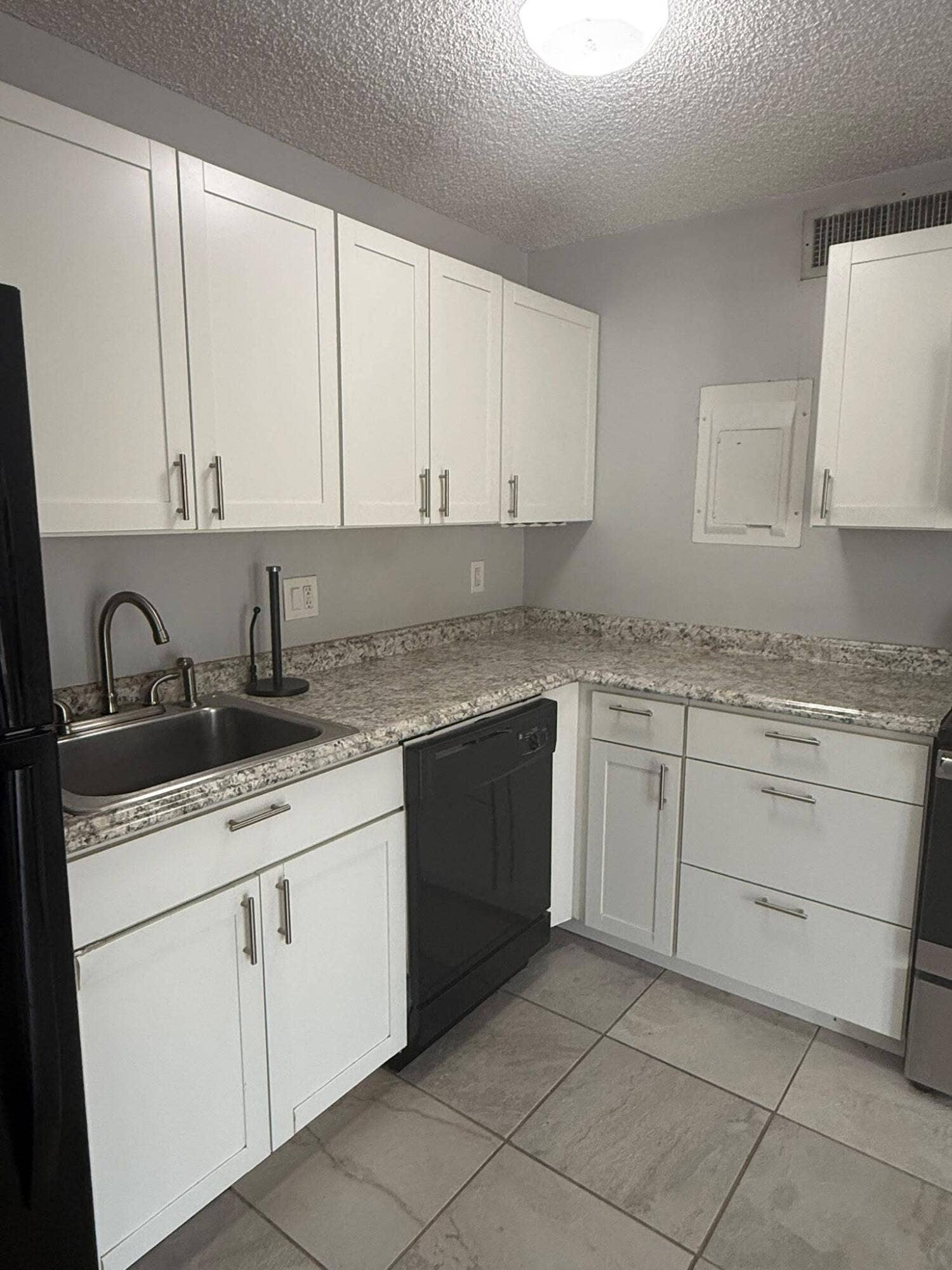 645 EXECUTIVE CENTER Drive, #R205, West Palm Beach, West Palm Beach, FL 33401 WhatsApp Image 2026-10-02 at 2.55.19 PM