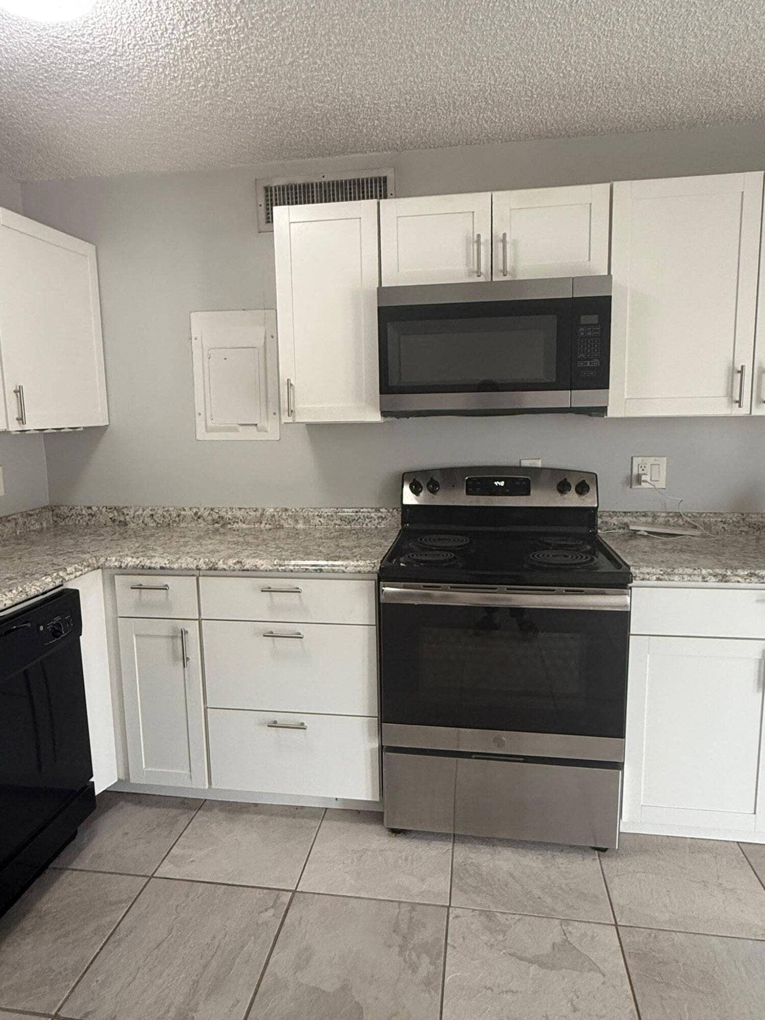 645 EXECUTIVE CENTER Drive, #R205, West Palm Beach, West Palm Beach, FL 33401 WhatsApp Image 2026-10-02 at 2.55.19 PM