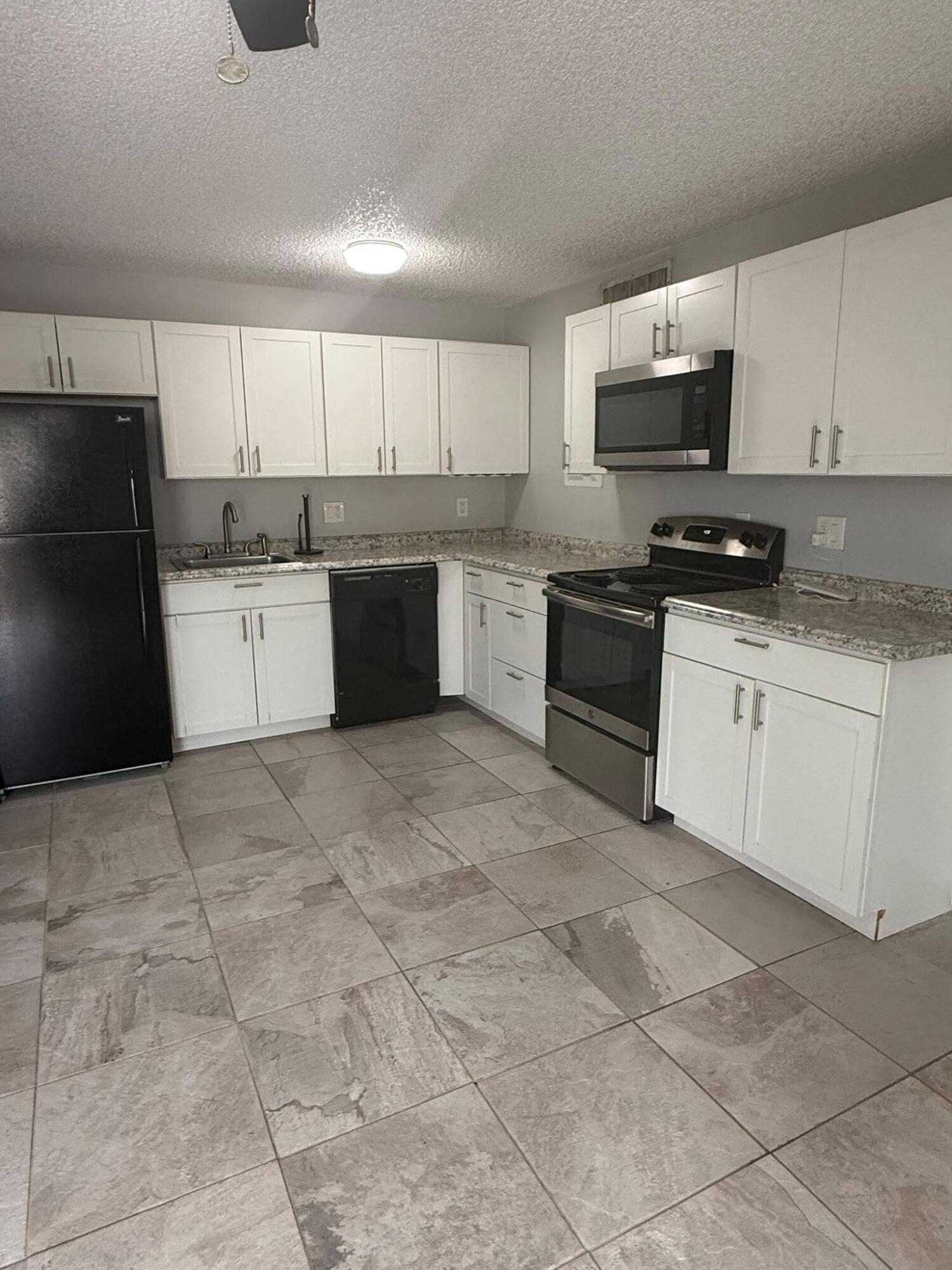 645 EXECUTIVE CENTER Drive, #R205, West Palm Beach, West Palm Beach, FL 33401 WhatsApp Image 2026-10-02 at 2.55.20 PM