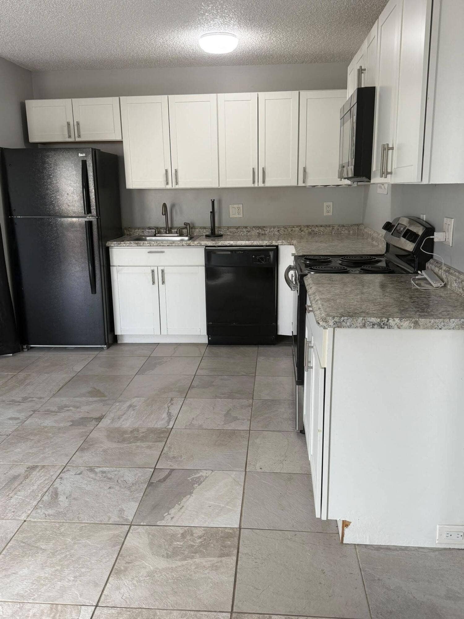 645 EXECUTIVE CENTER Drive, #R205, West Palm Beach, West Palm Beach, FL 33401 WhatsApp Image 2026-10-02 at 2.55.20 PM