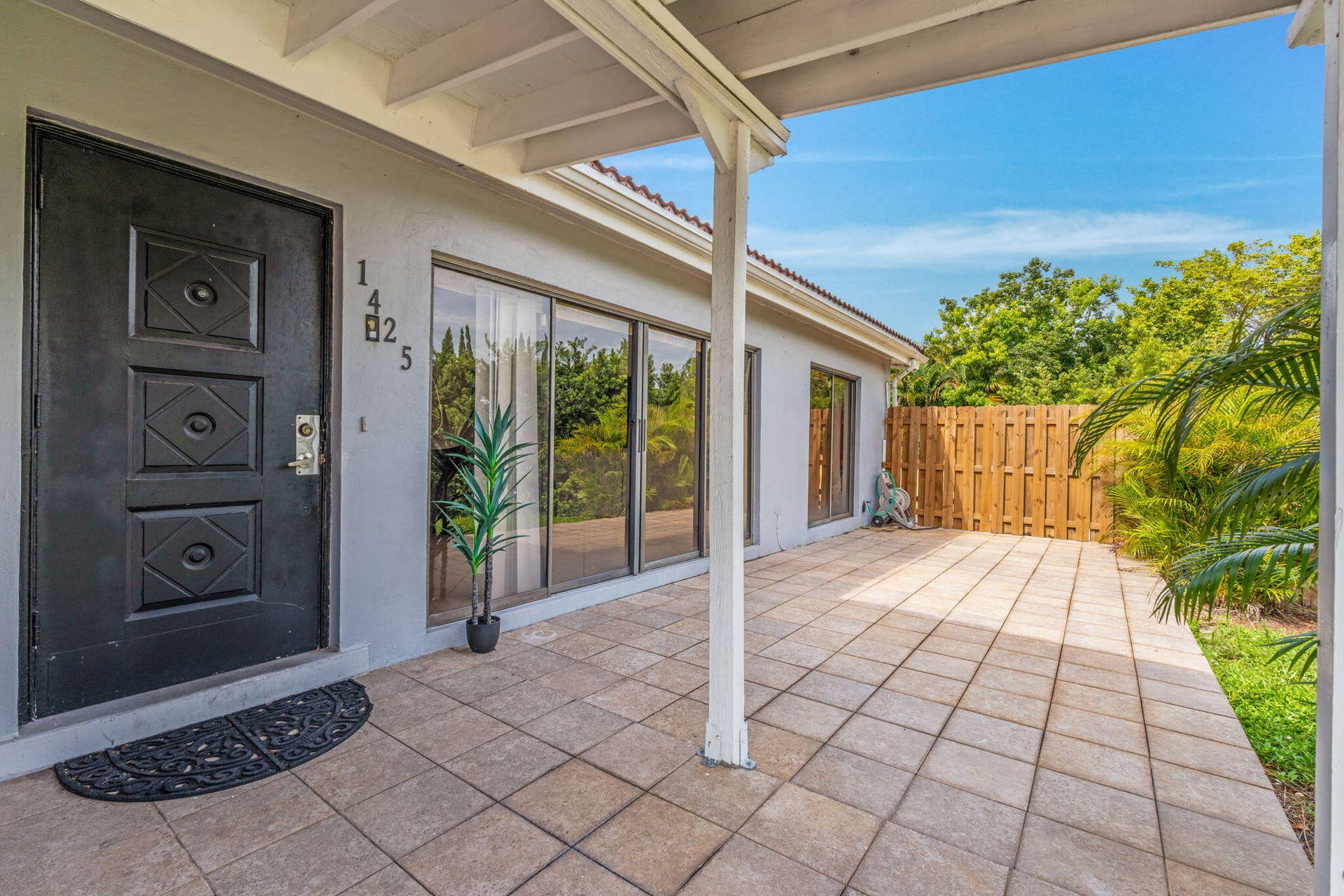 7-web-or-mls-A7409497