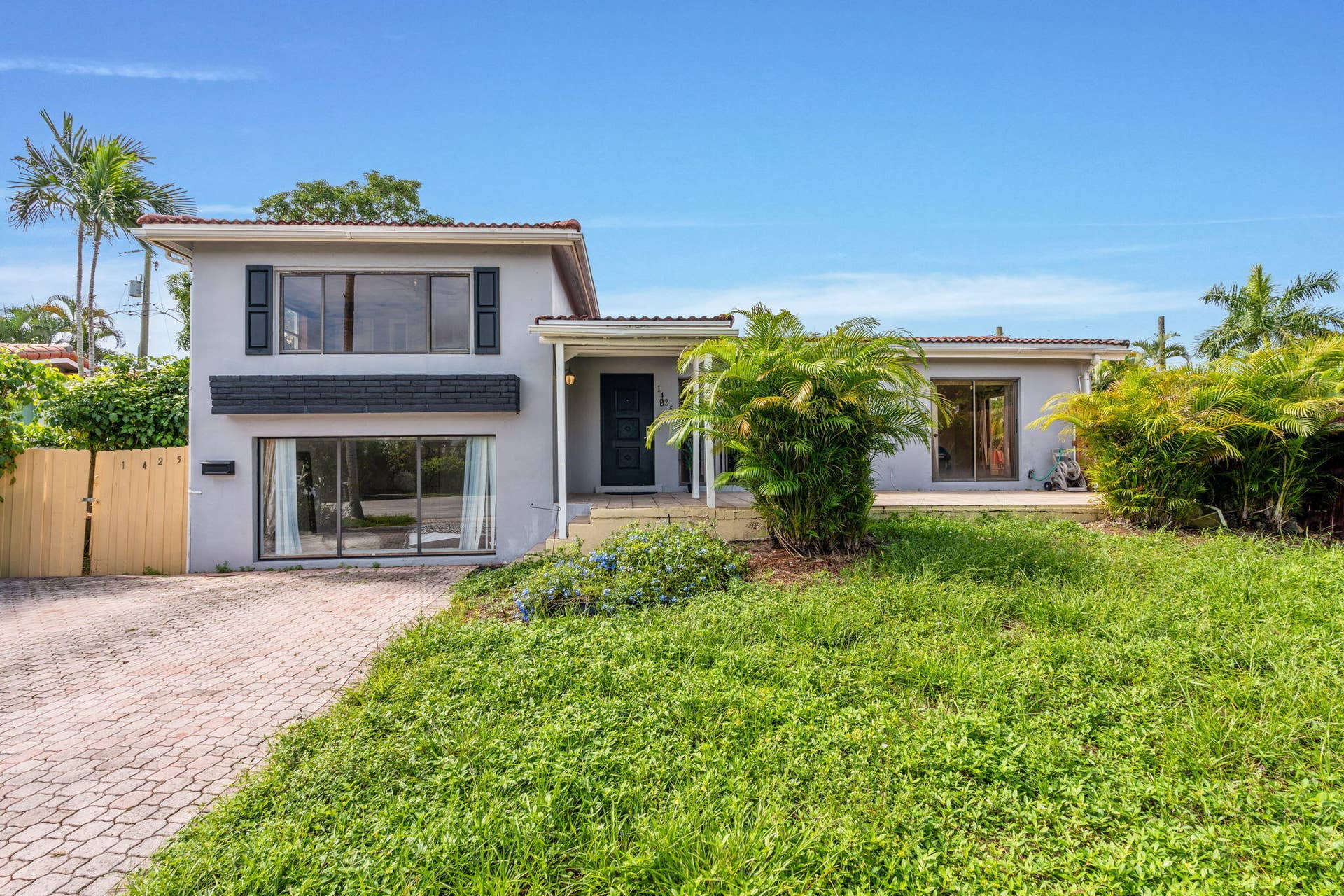 1-web-or-mls-A7409495