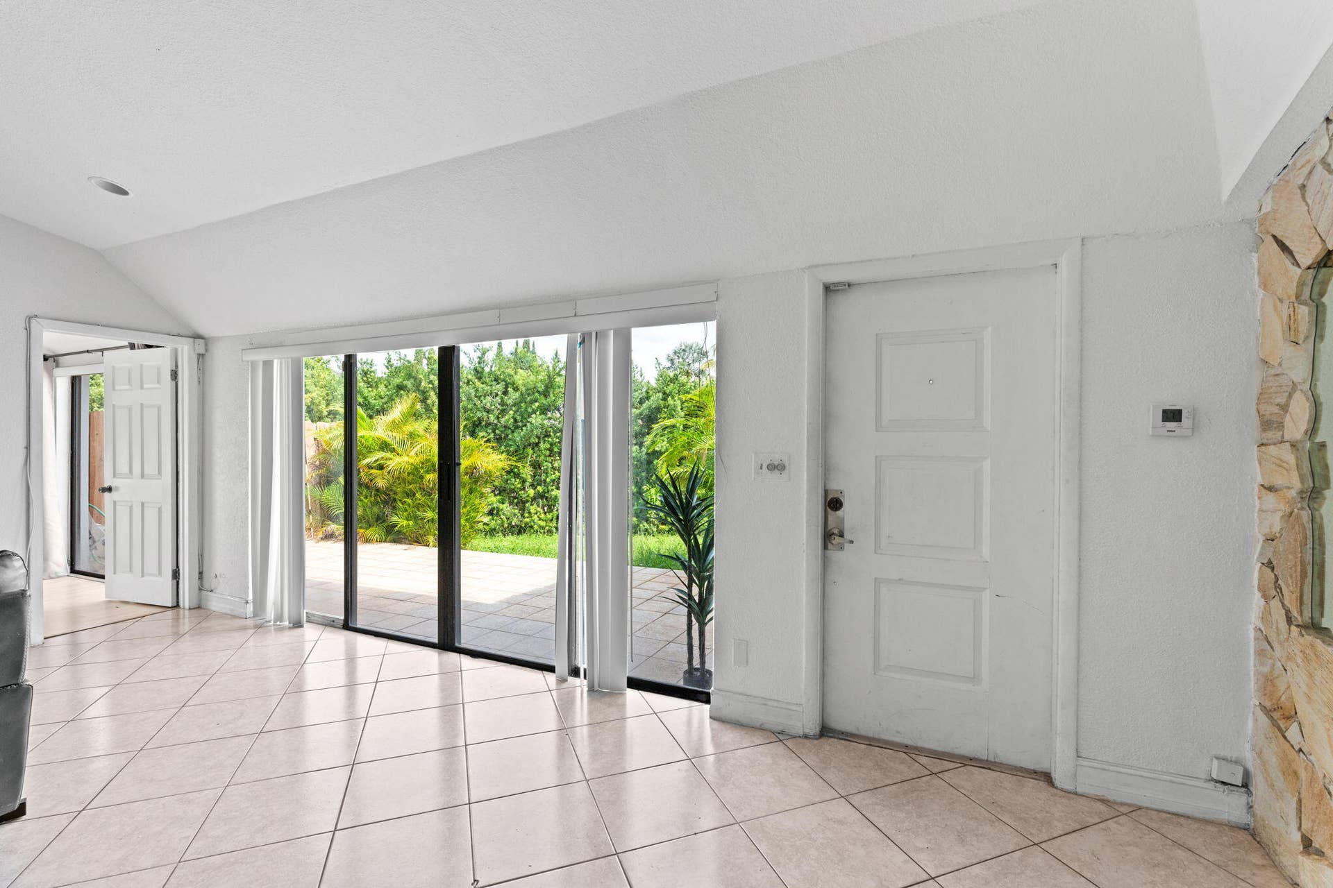 8-web-or-mls-A7409473
