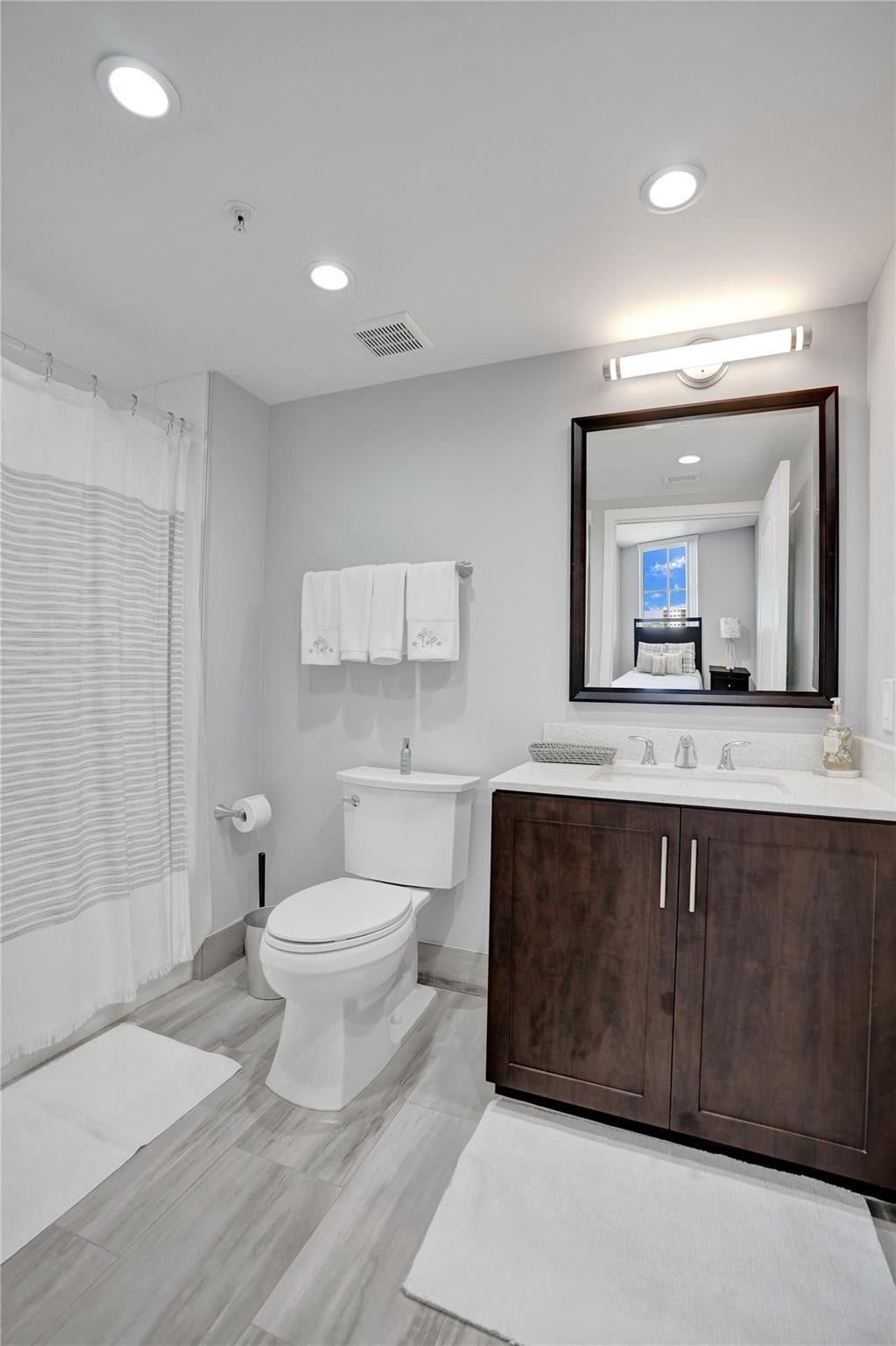 3020 NE 32nd Avenue, #Unit 618, Fort Lauderdale, FL 33308 Guest Bathroom