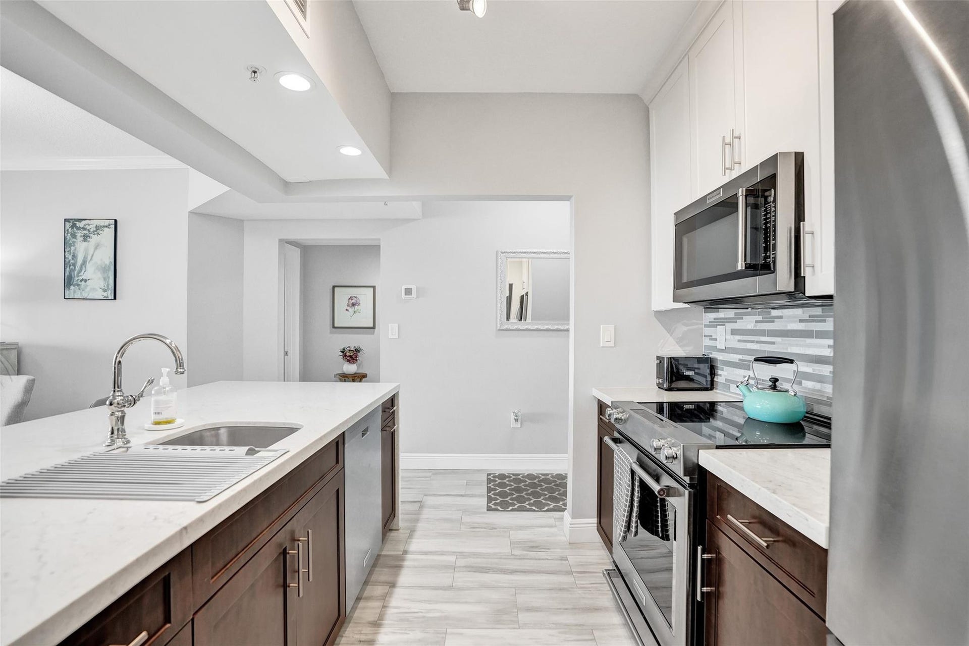 3020 NE 32nd Avenue, #Unit 618, Fort Lauderdale, FL 33308 Kitchen
